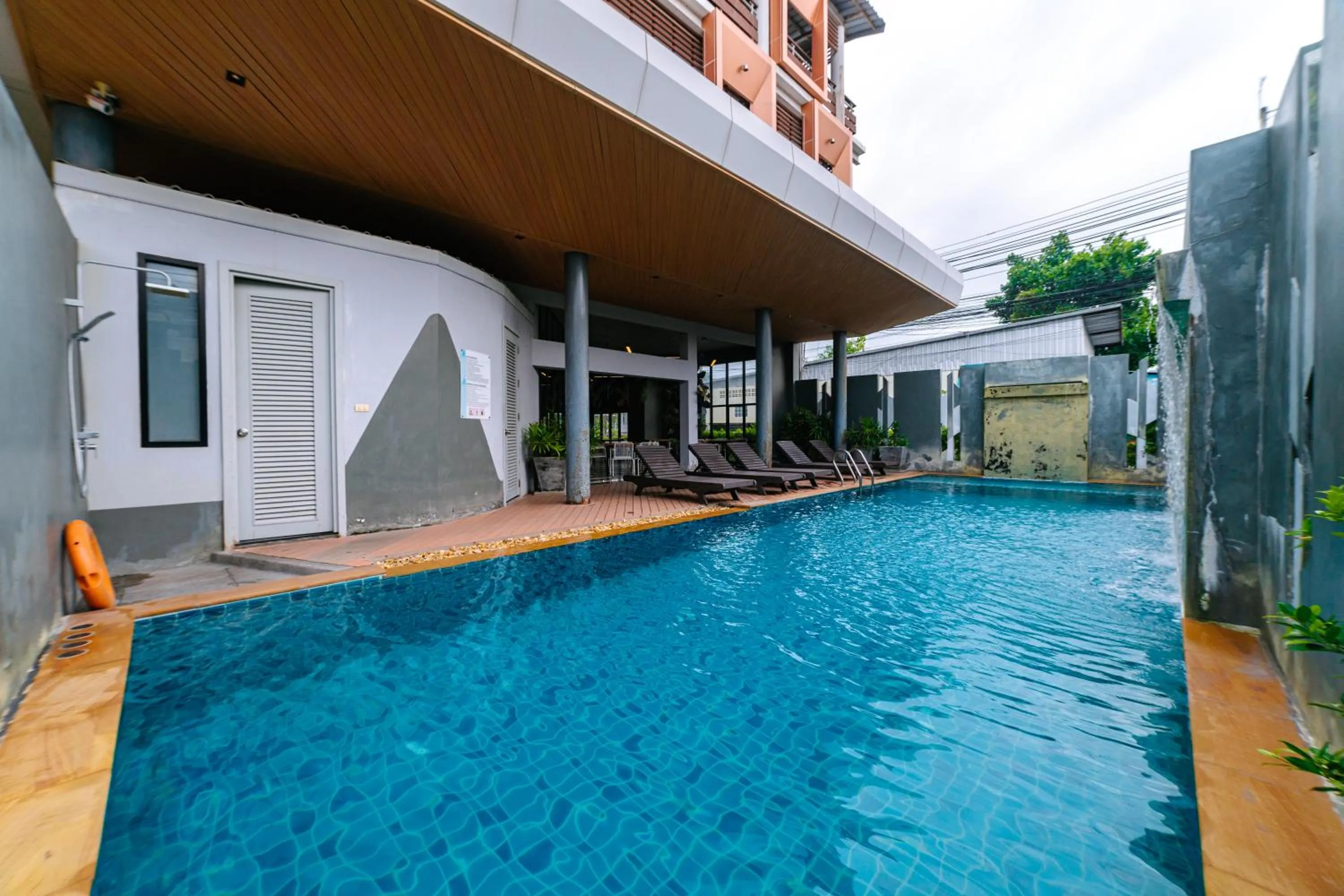 Swimming pool in Ratana Hotel Sakdidet, PHUKET TOWN