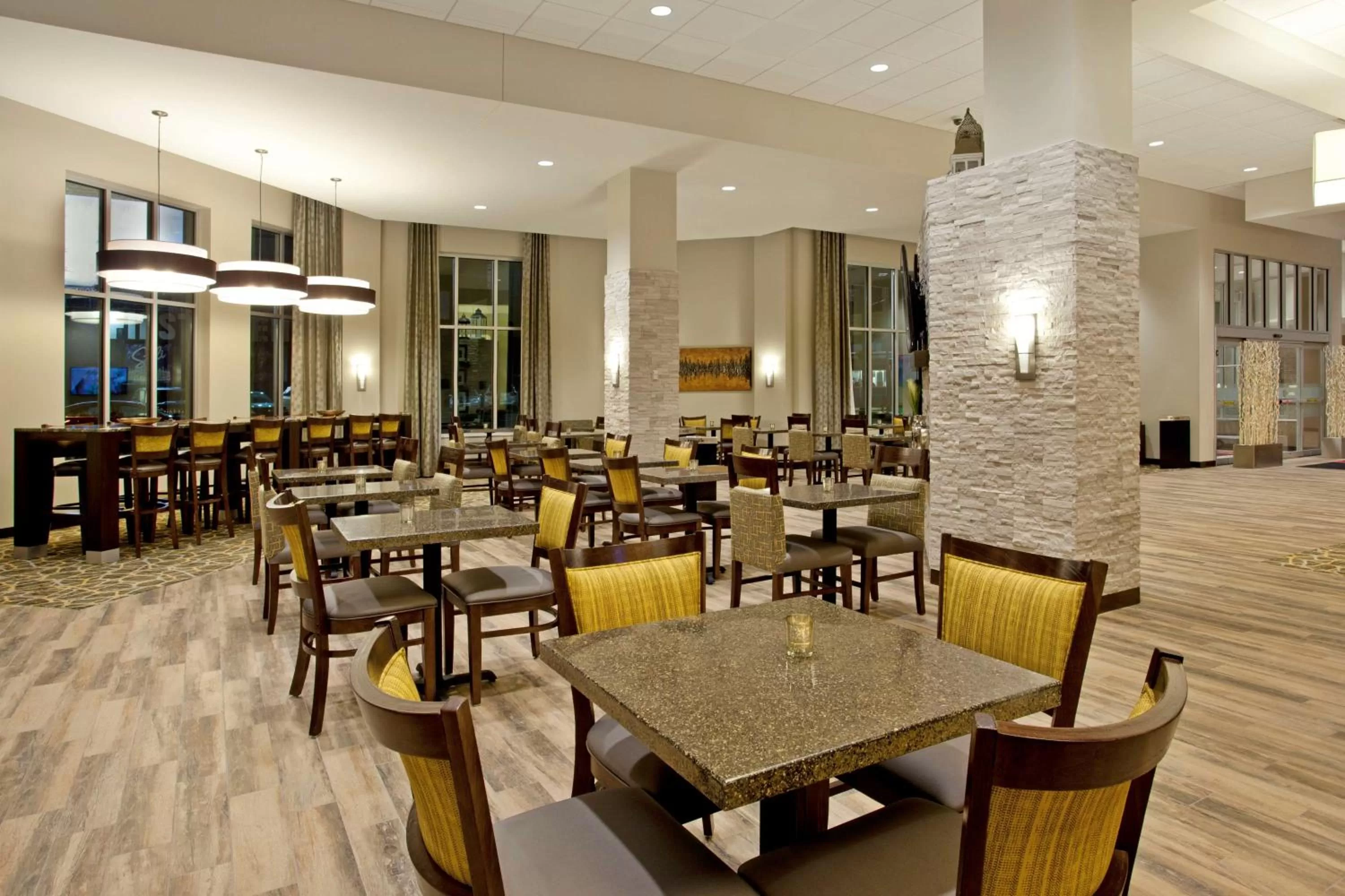 Lobby or reception in Hampton Inn & Suites - Minneapolis/Downtown