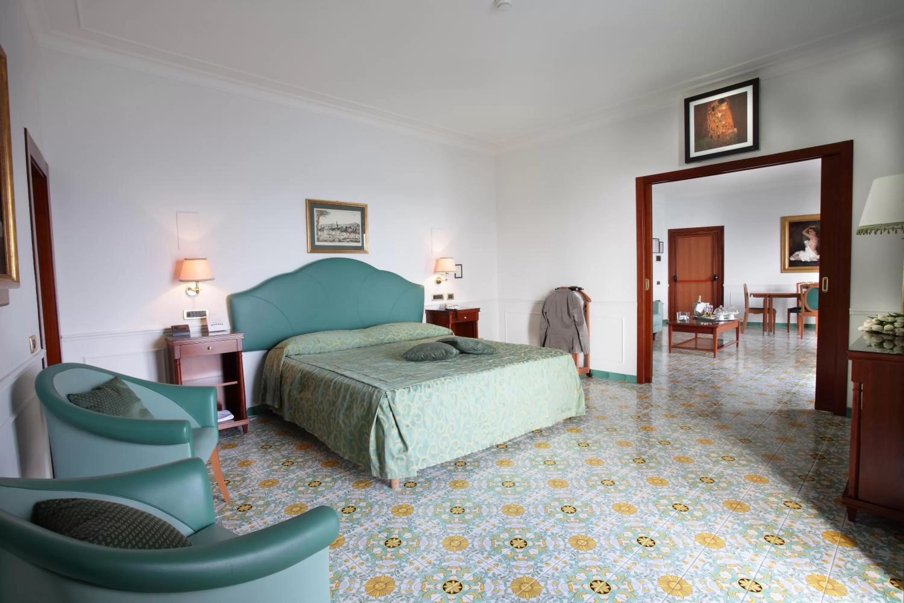 Photo of the whole room, Bed in Lloyd's Baia Hotel