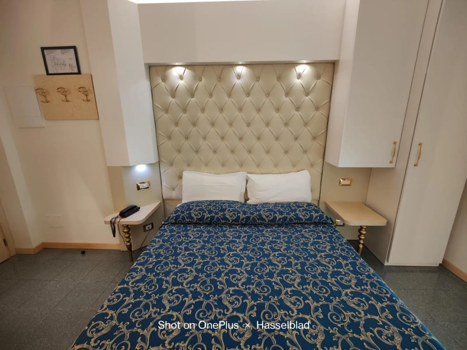 Bedroom, Bed in Hotel Ambassador