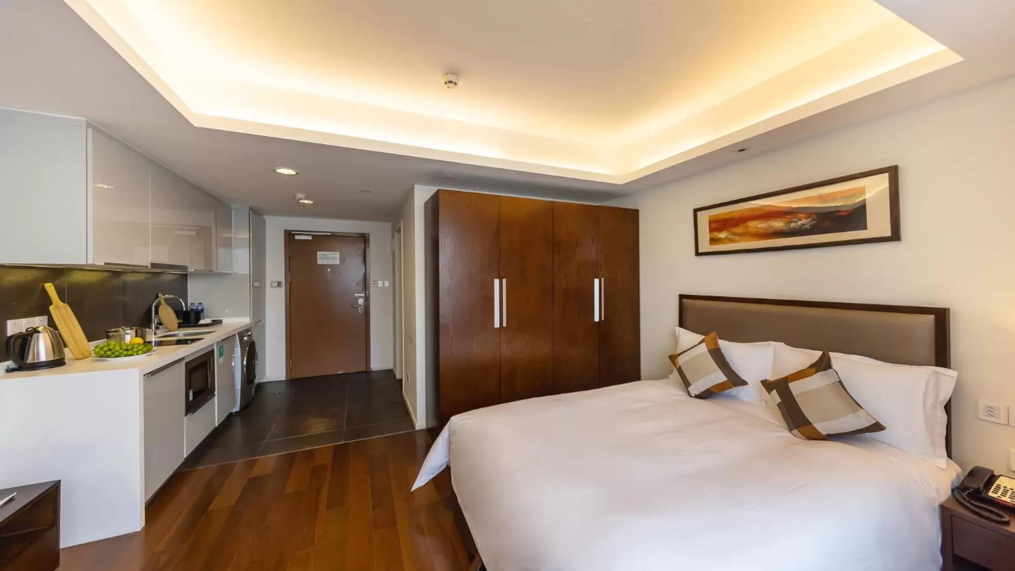 Photo of the whole room, Bed in Starr Hotel Shanghai (Shanghai Railway Station)