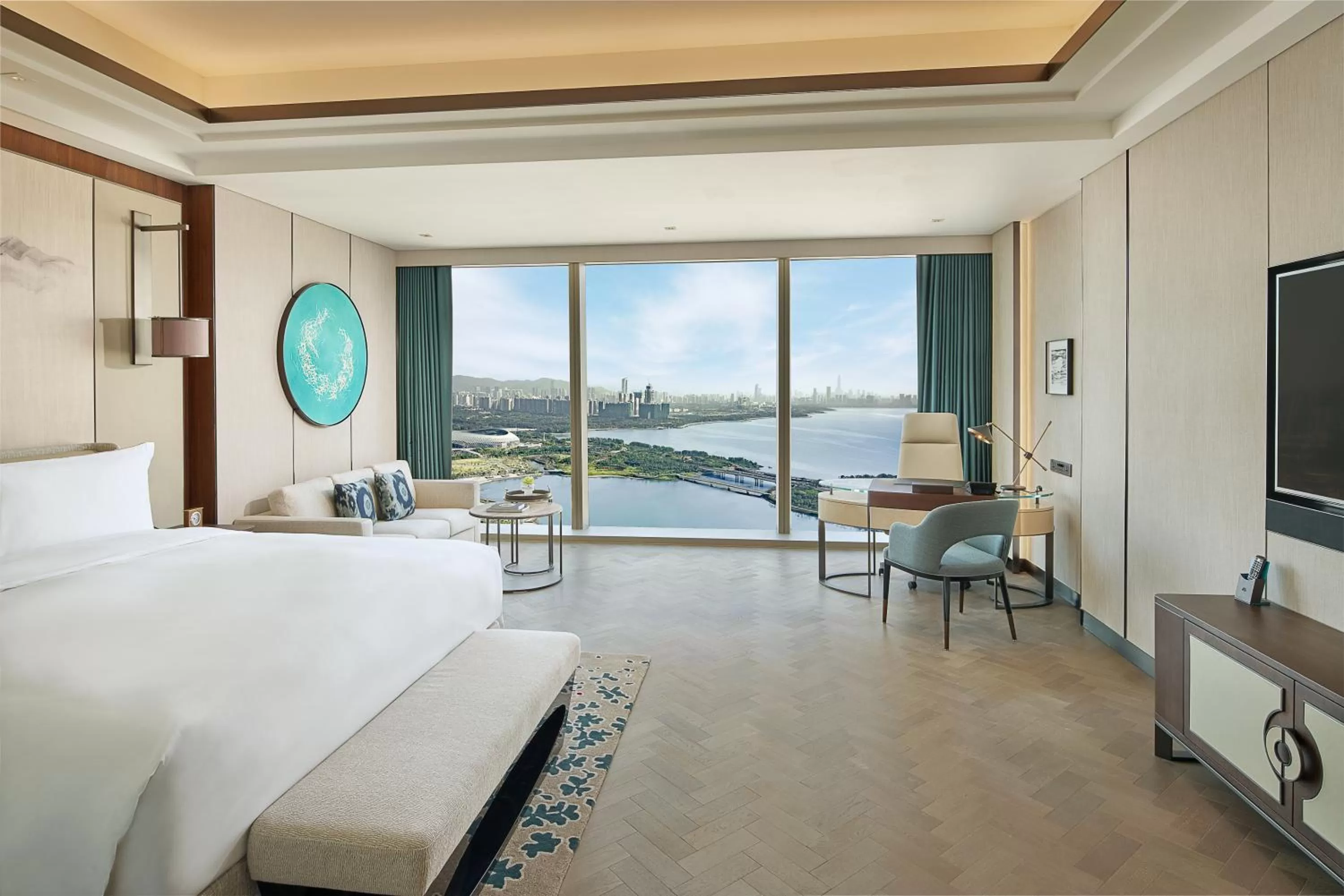 Sea view, Bed in Raffles Shenzhen, Situated in the heart of One Shenzhen Bay, Book Now to Enjoy Free Minibar and Happy Hour Privileges at Long Bar on 71F