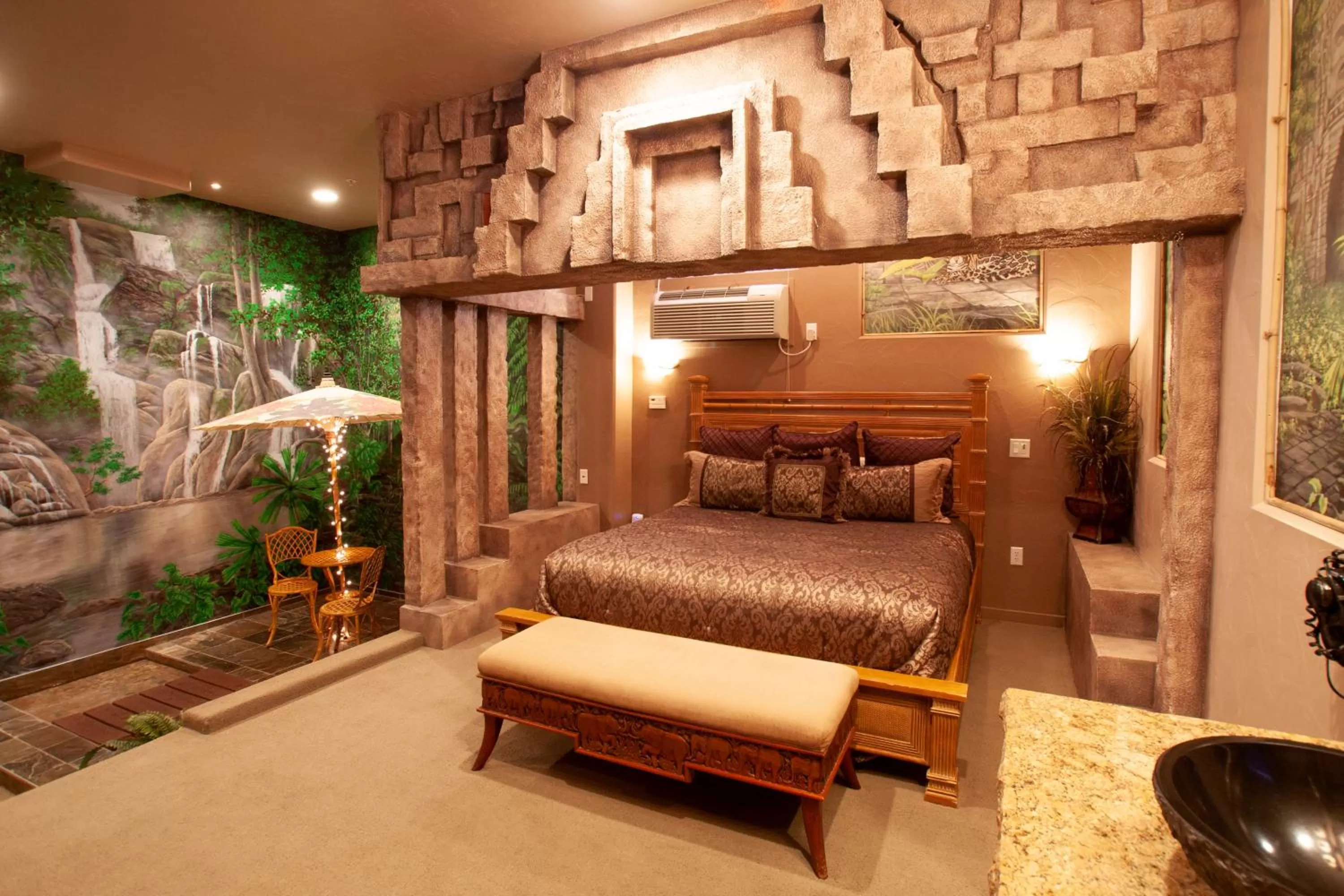 Destinations Inn Theme Rooms