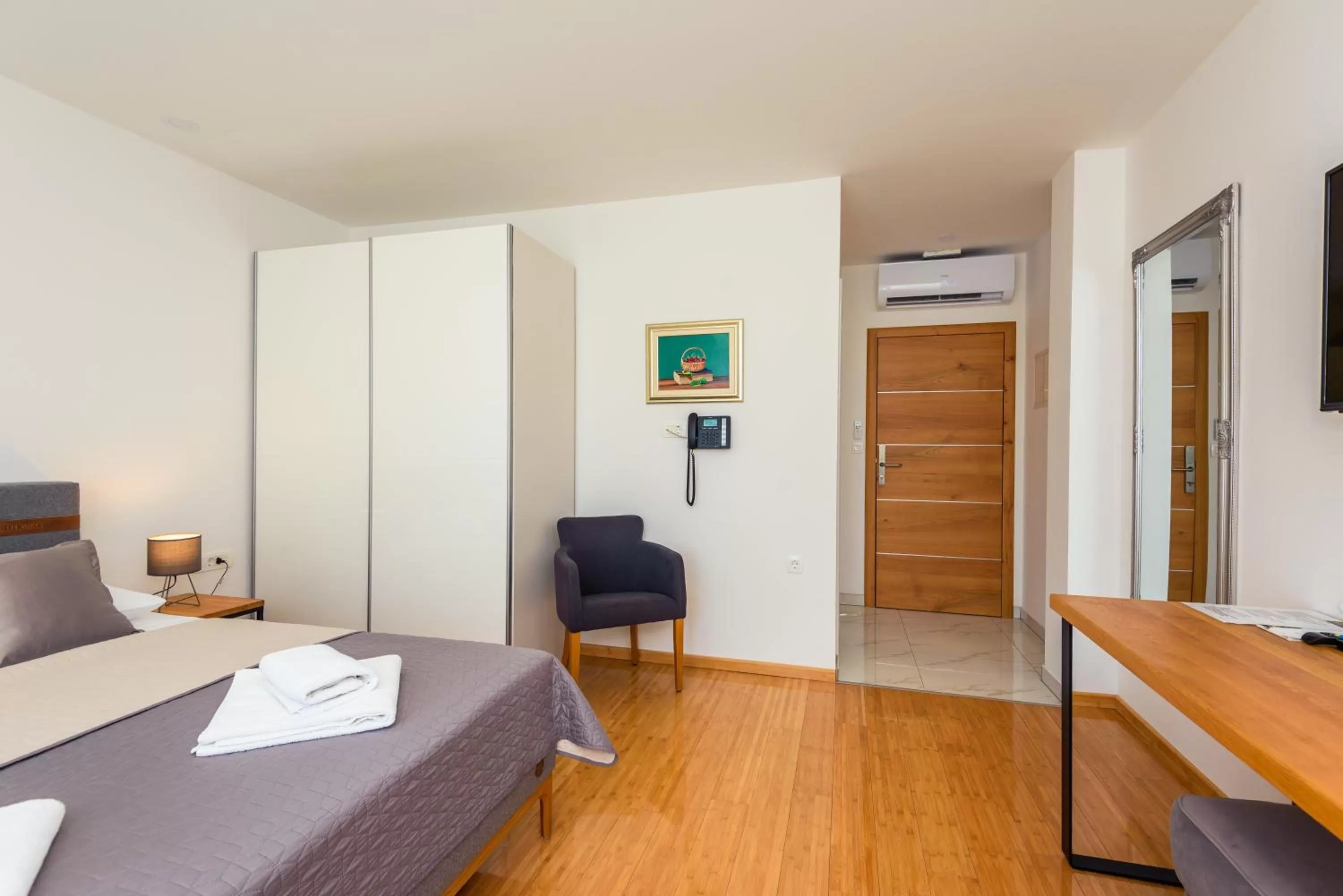 hair dresser in Boutique rooms Kican