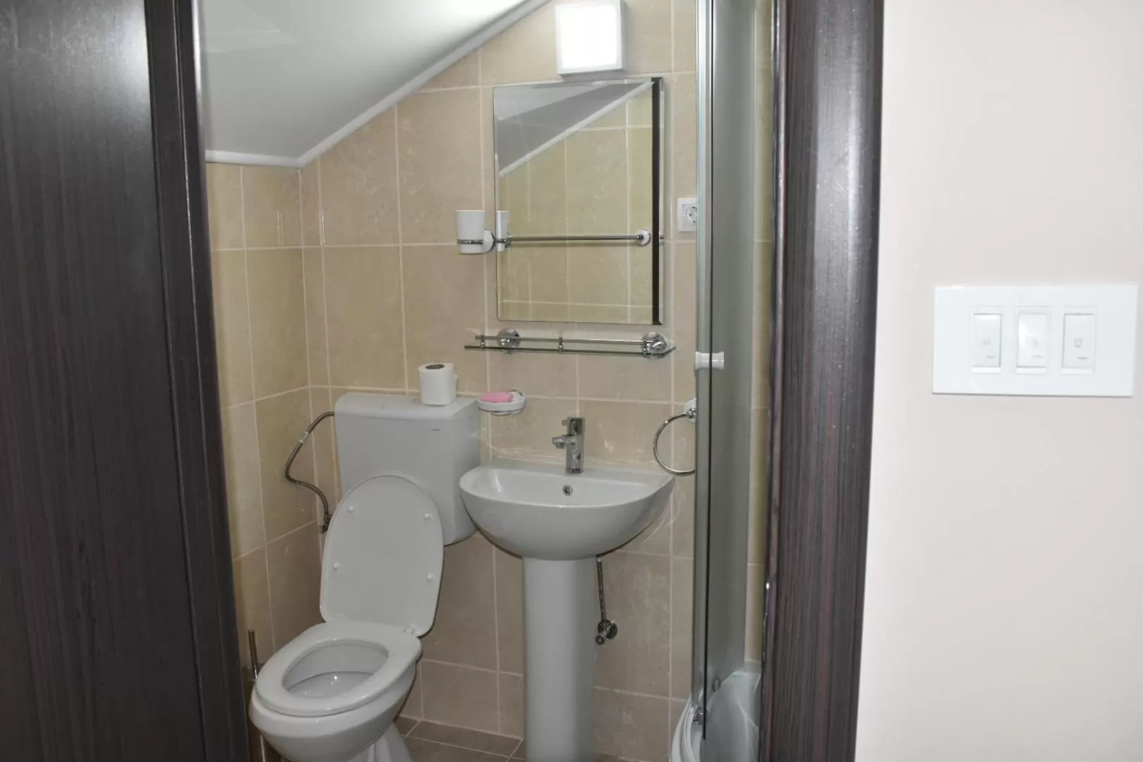 Bathroom in OSTROG Aparthotel KOLIBA-VLASTNIŠTVO MANASTIRA OSTROG