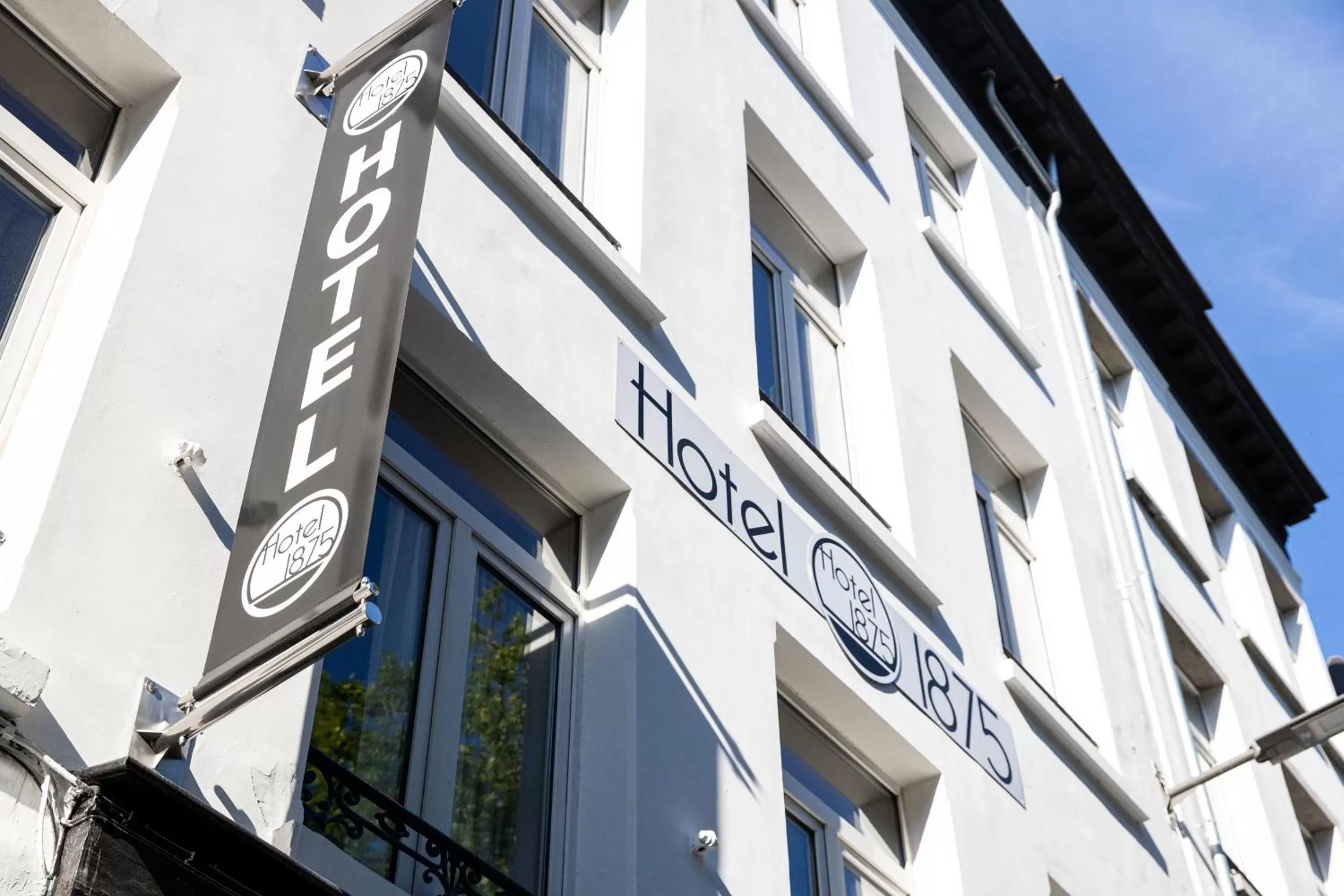 Facade/entrance in Hotel1875