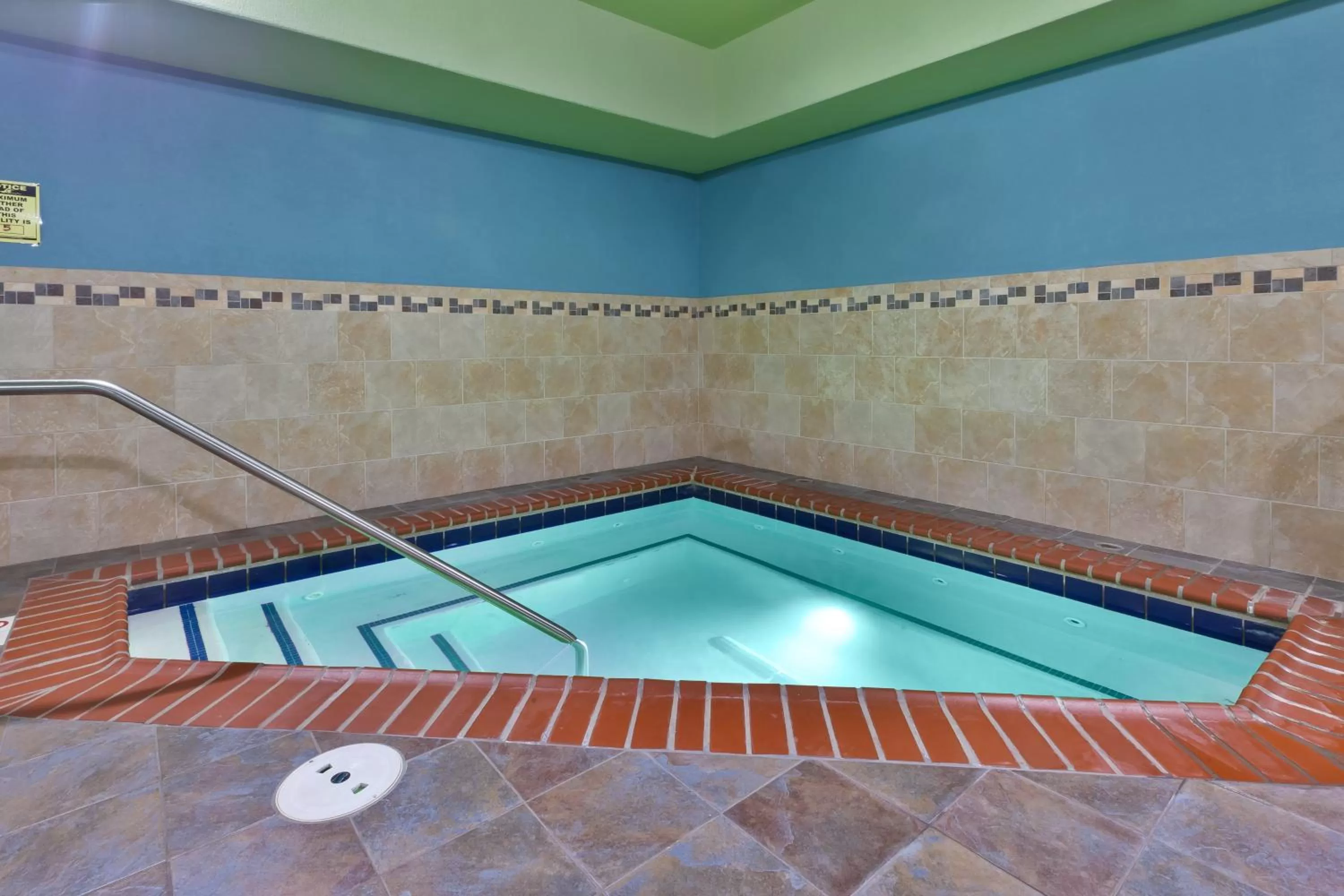 Swimming pool in Holiday Inn Express & Suites - Effingham by IHG