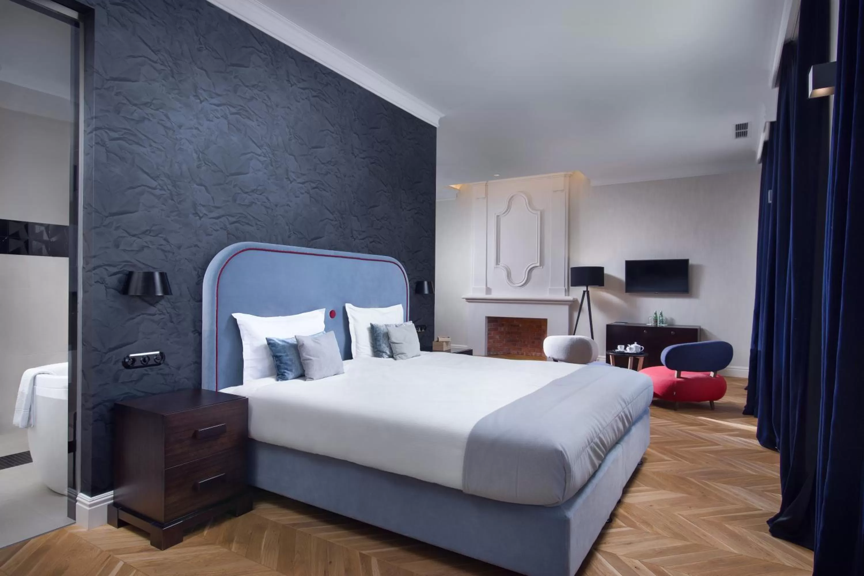 Bedroom, Bed in Relais & Châteaux Hotel Quadrille - Adults Only