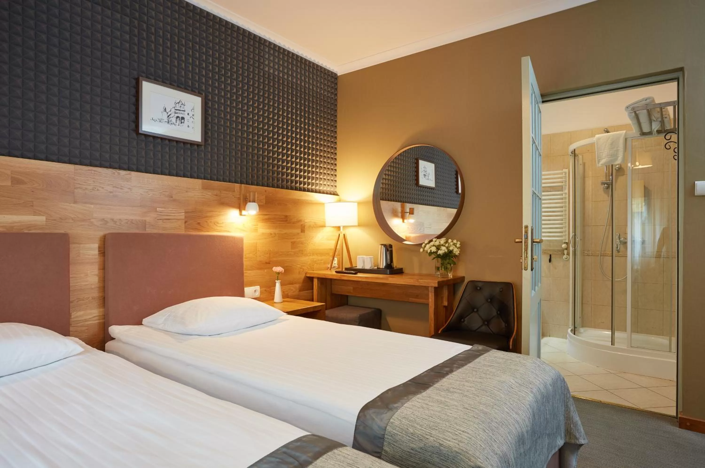 Shower, Bed in Hotel Batory