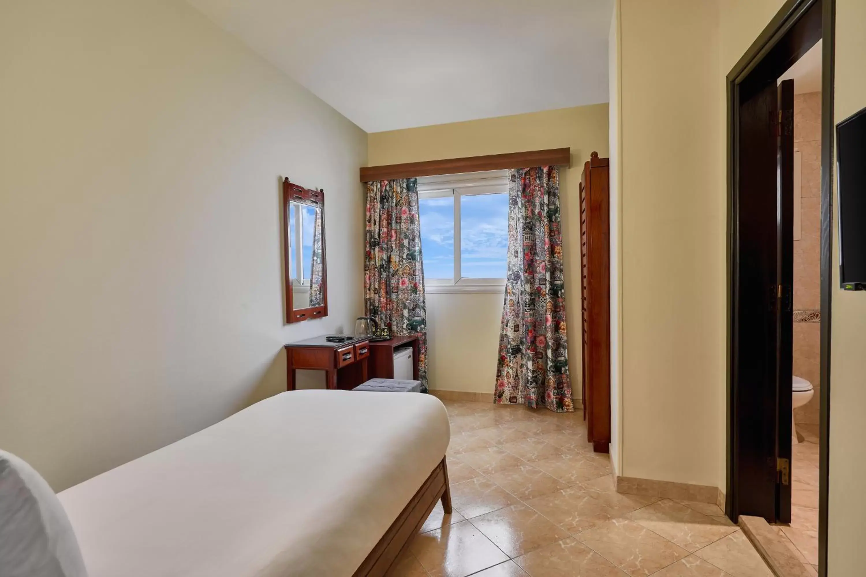 Special Offer - single occupancy - Egyptians and Residents Only - Single Room in Golden Carven Hotel Special Offer - single occupancy - Egyptians and Residents Only - Single Room in Golden Carven Hotel