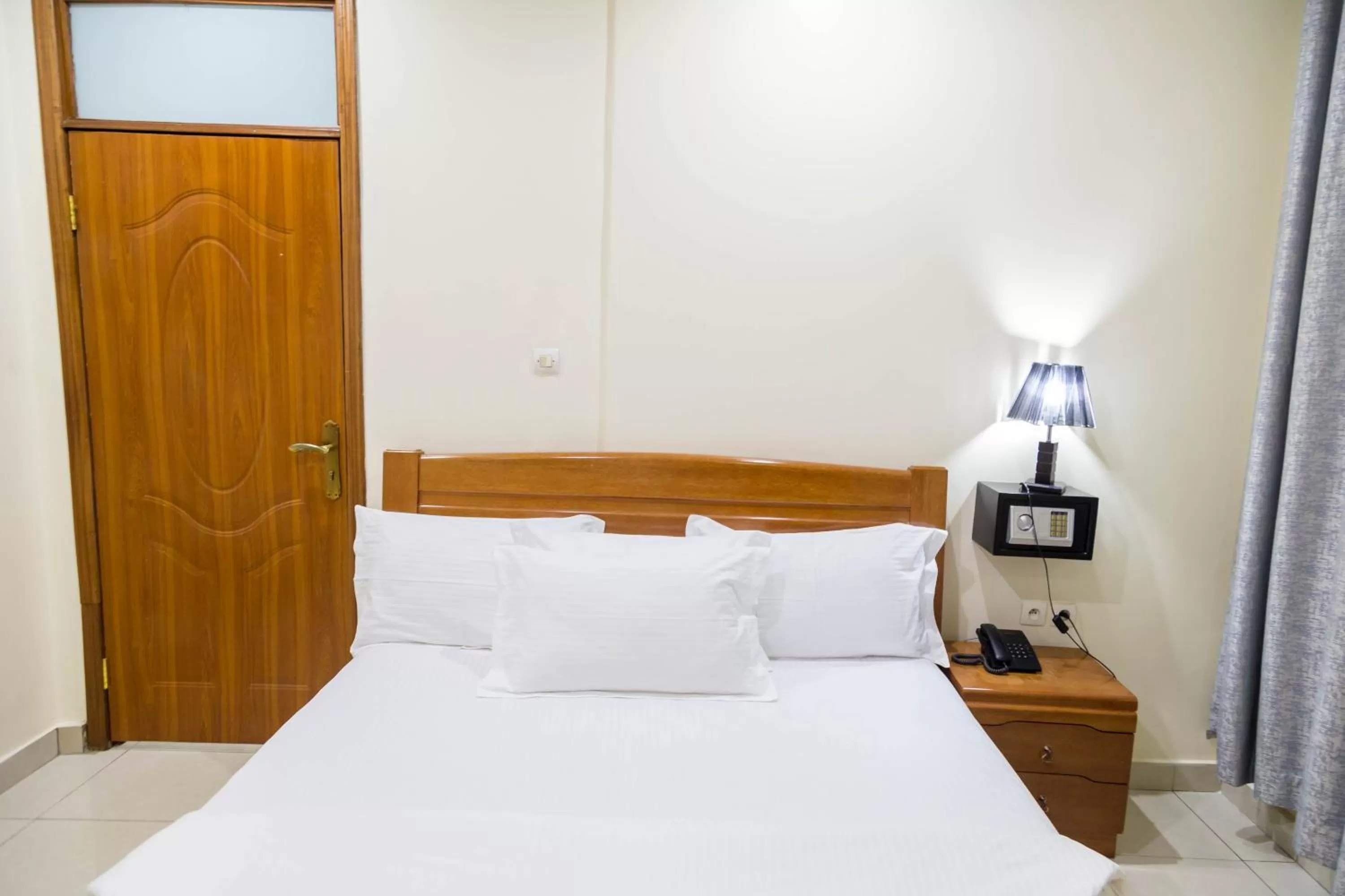 Bedroom, Bed in Olympic Hotel