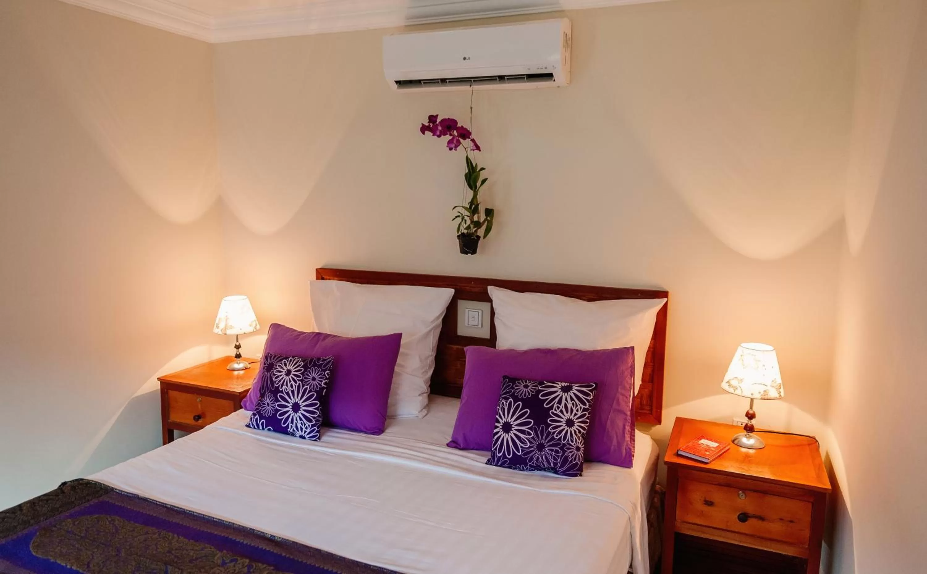 Bedroom, Bed in Spayhiti