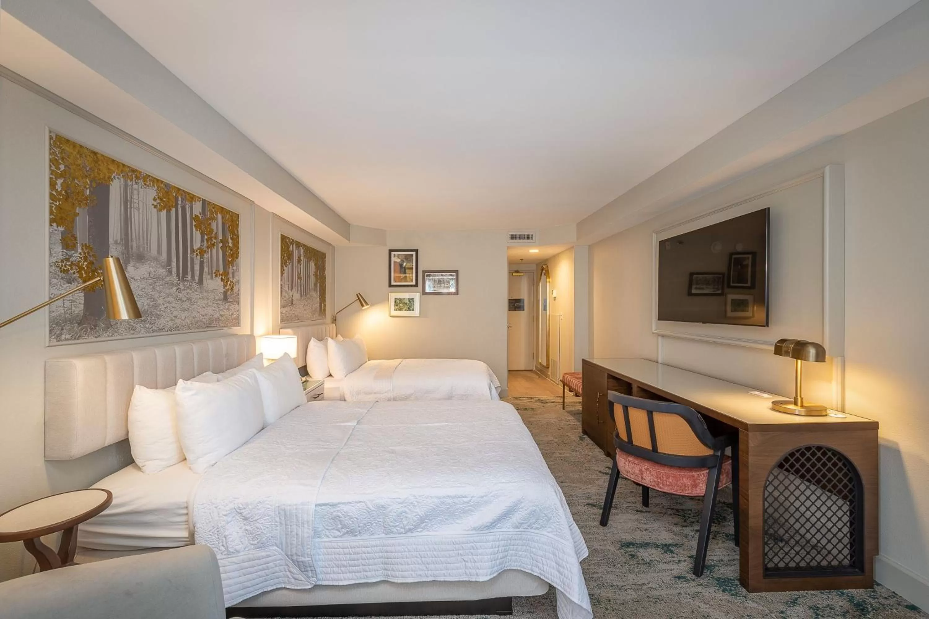 Photo of the whole room, Bed in Castle Hotel, Autograph Collection