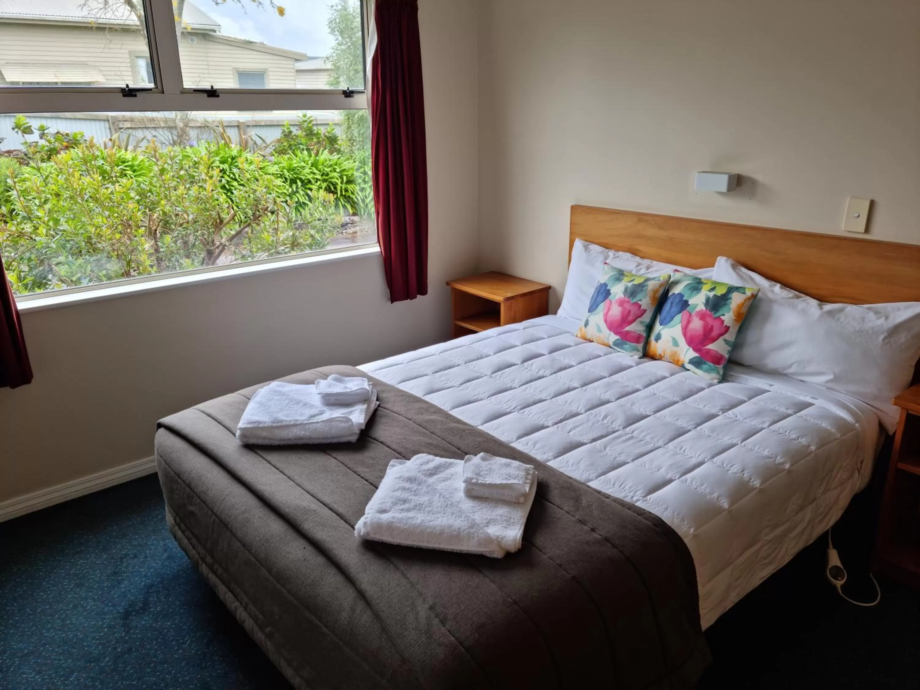 Bedroom, Bed in Paroa Hotel