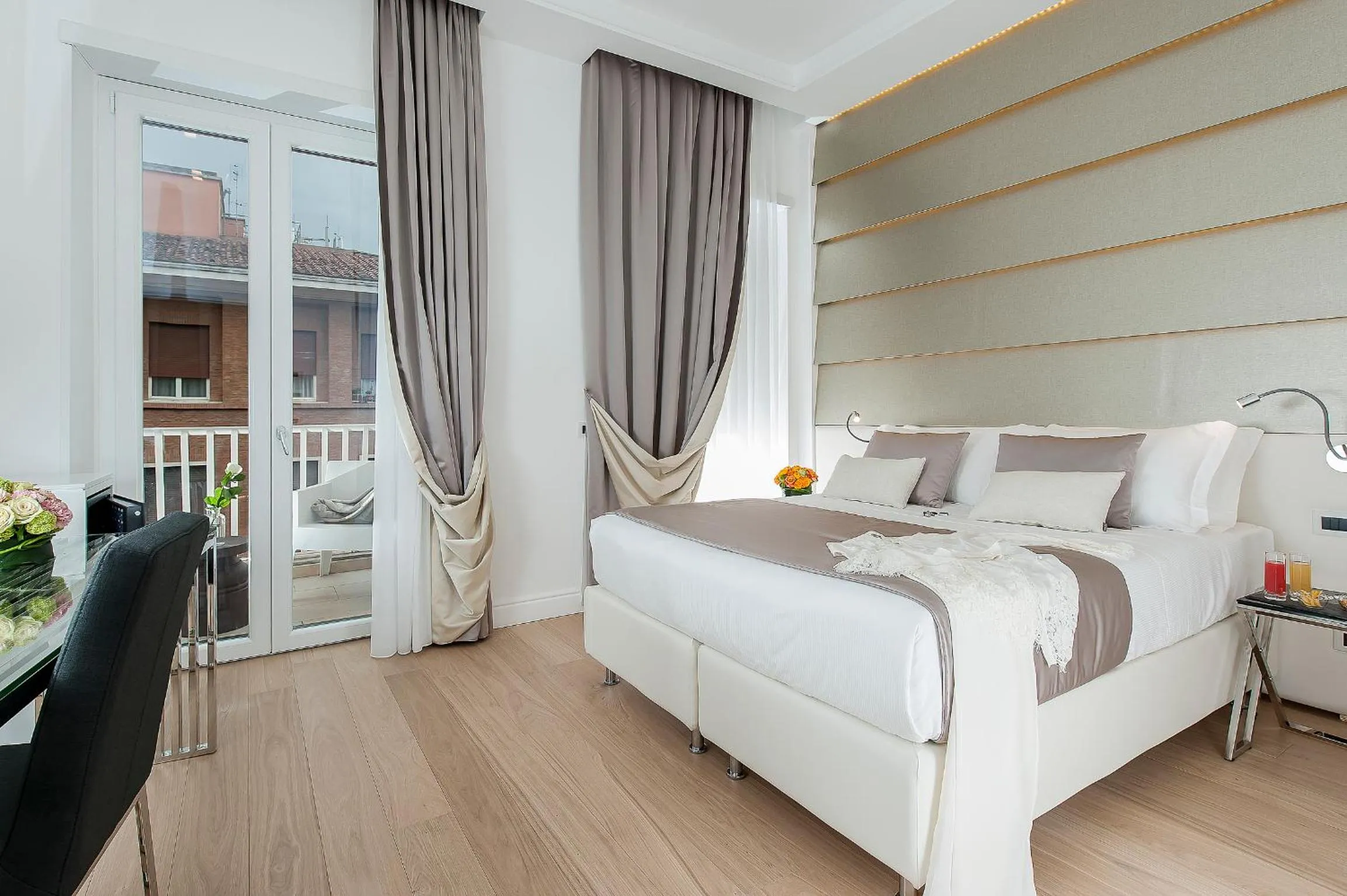 Bed in Vatican Style