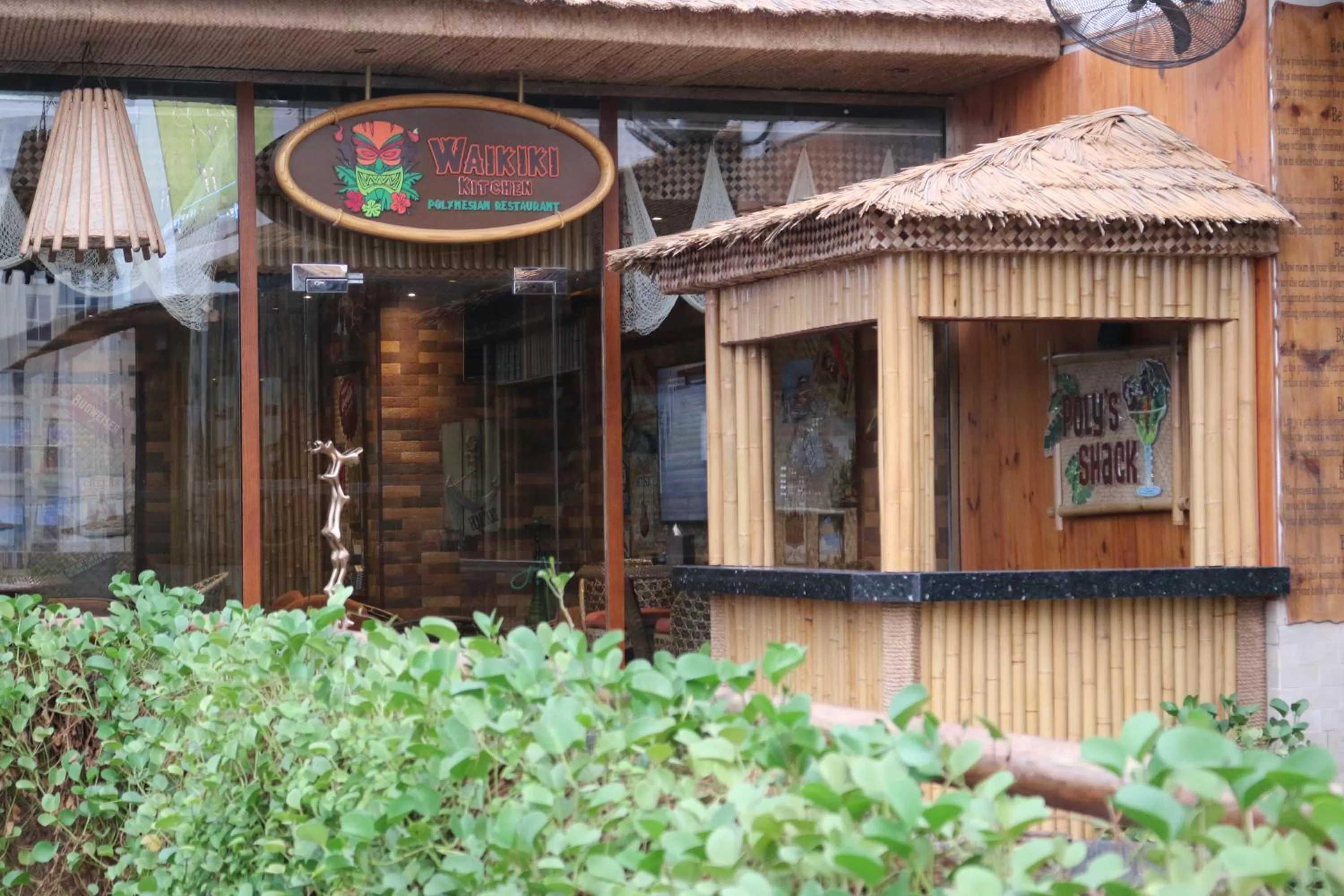 Restaurant/places to eat in Elite Crystal Hotel