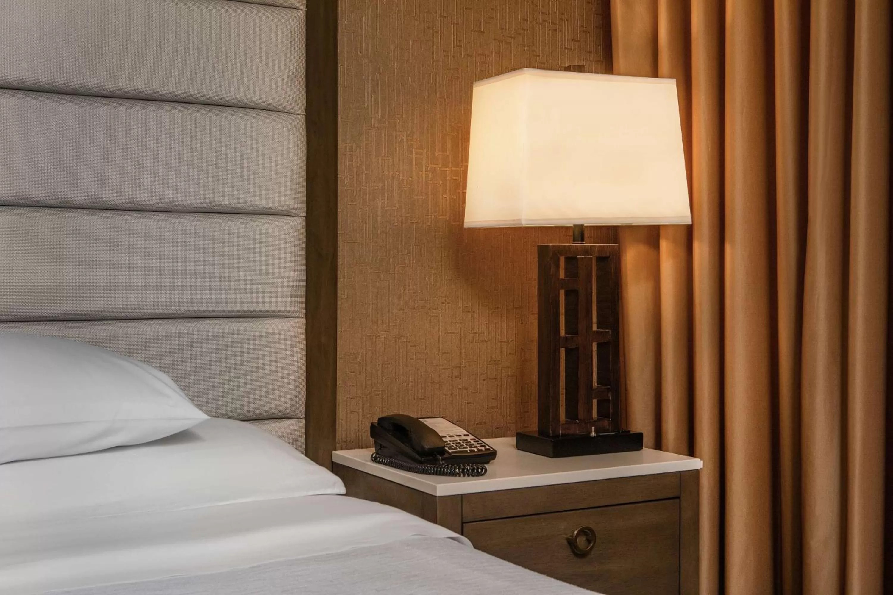 Bed in Embassy Suites by Hilton Boston Waltham