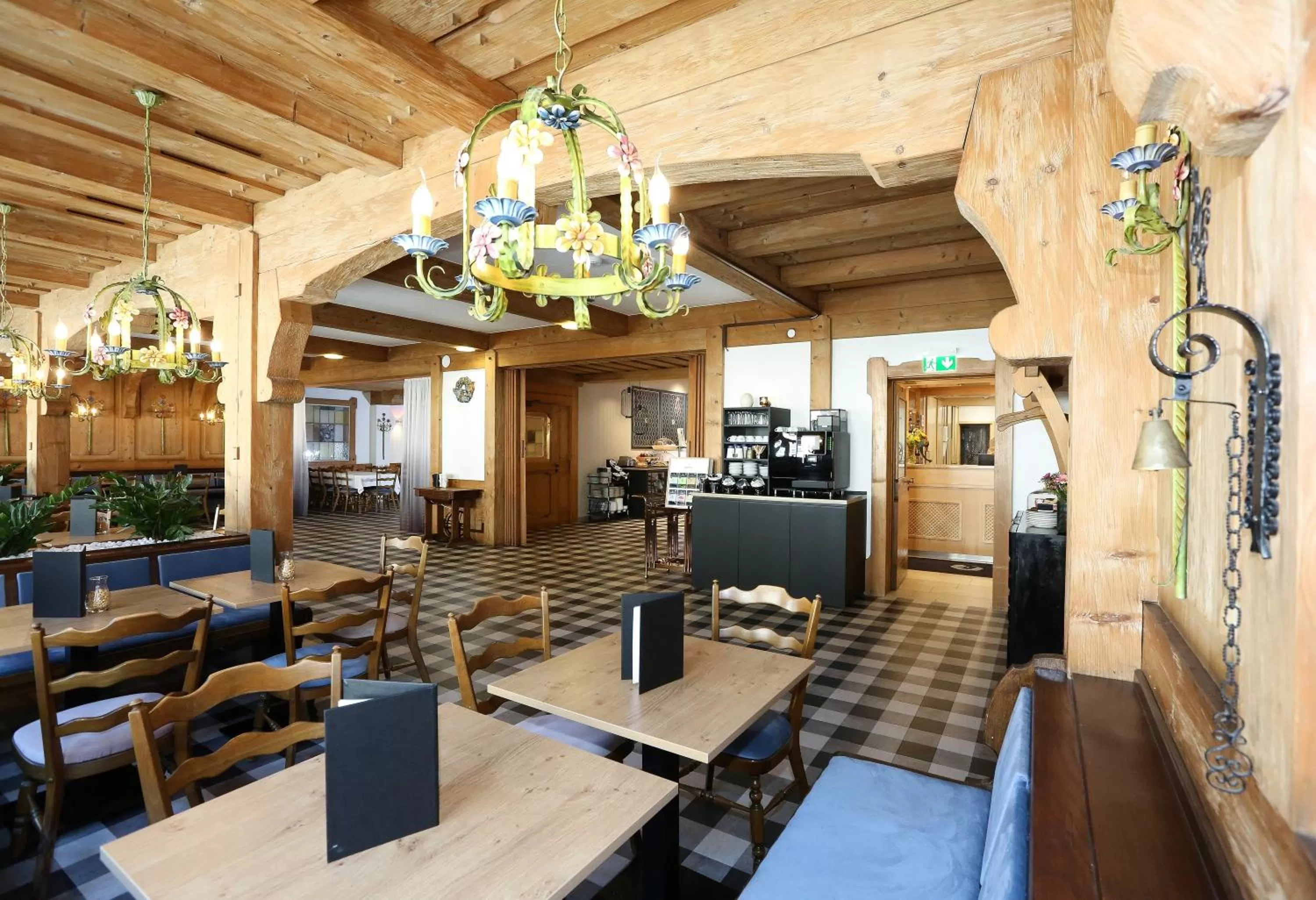 Restaurant/places to eat in Arthotel ANA Goggl