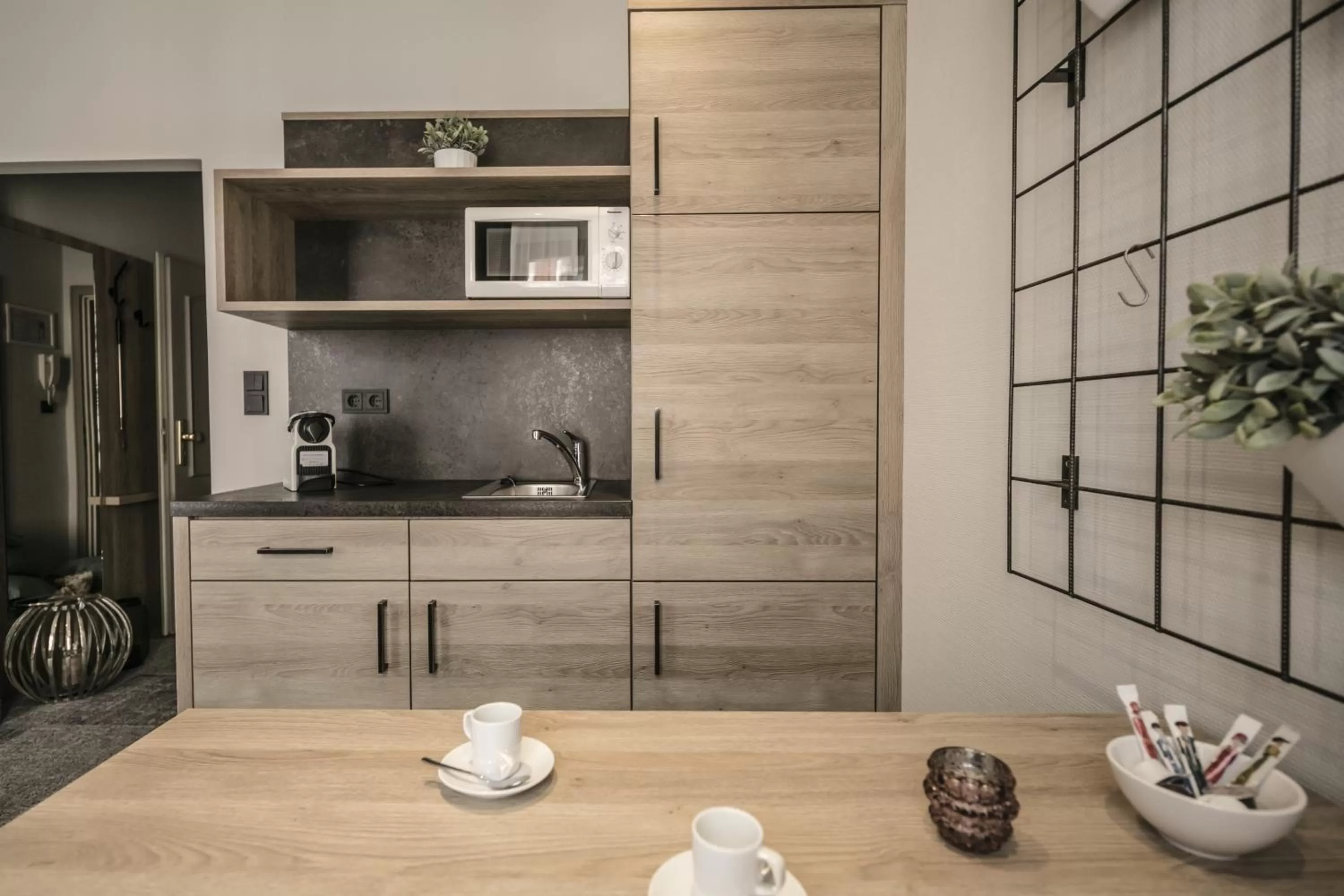 Coffee/tea facilities in alexxanders Hotel & Boardinghouse, Restaurant