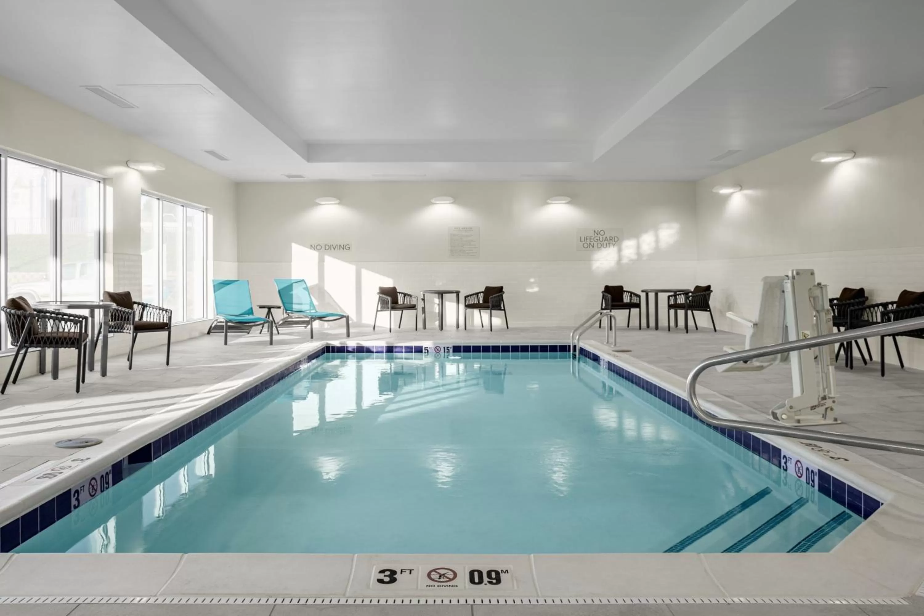 Swimming pool in TownePlace Suites by Marriott Ironton