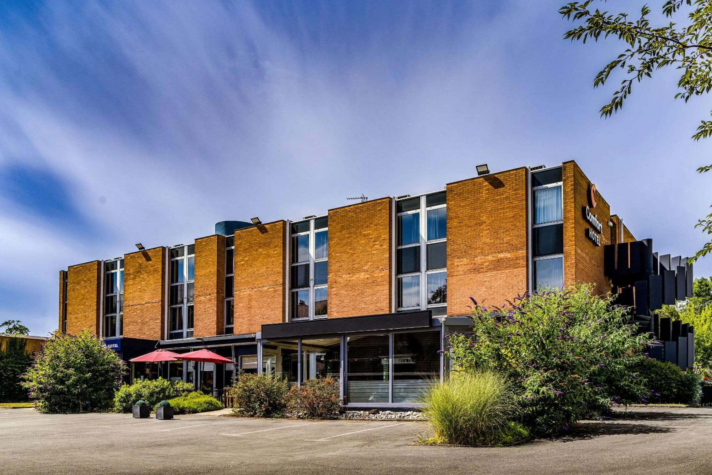 Property building in Comfort Hotel Lille L'Union