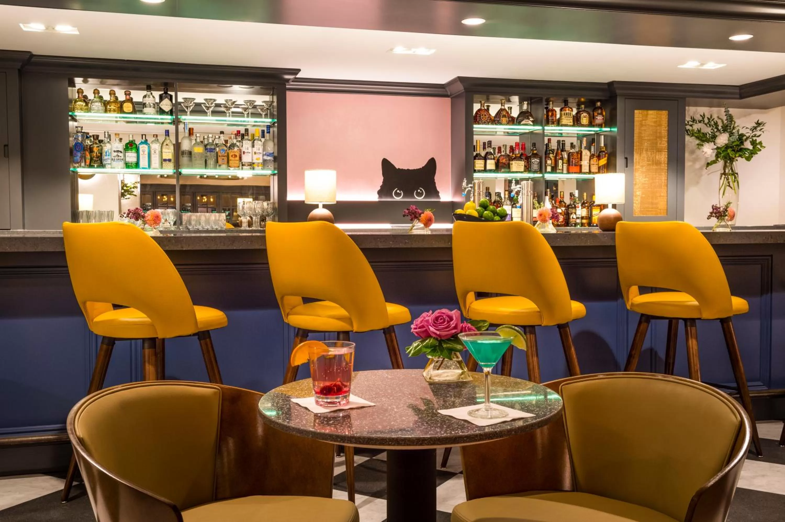 Lounge or bar in Warwick Denver