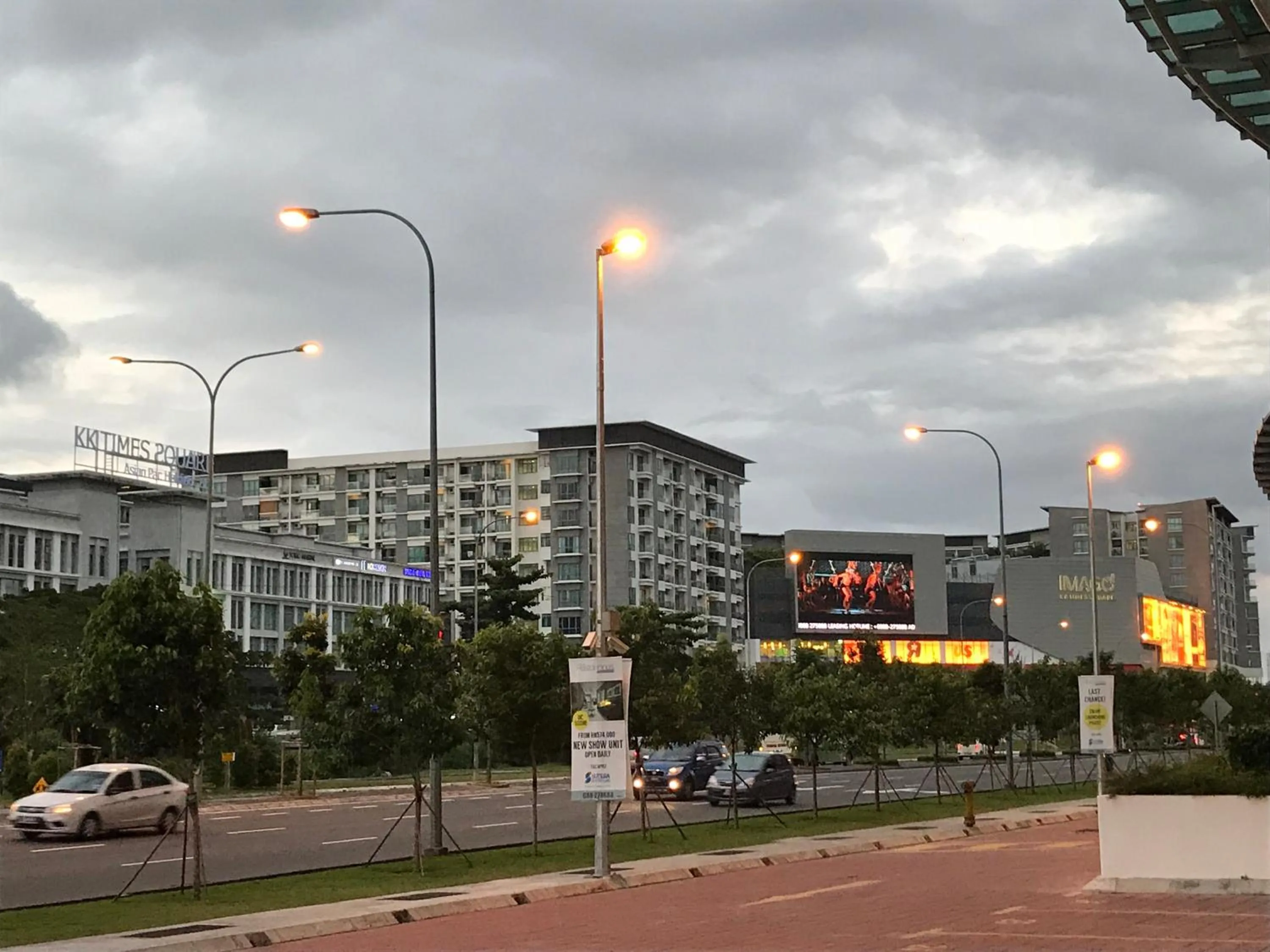 Nearby landmark in Sunset Seaview Vacation Condos @ Infinity Avenue