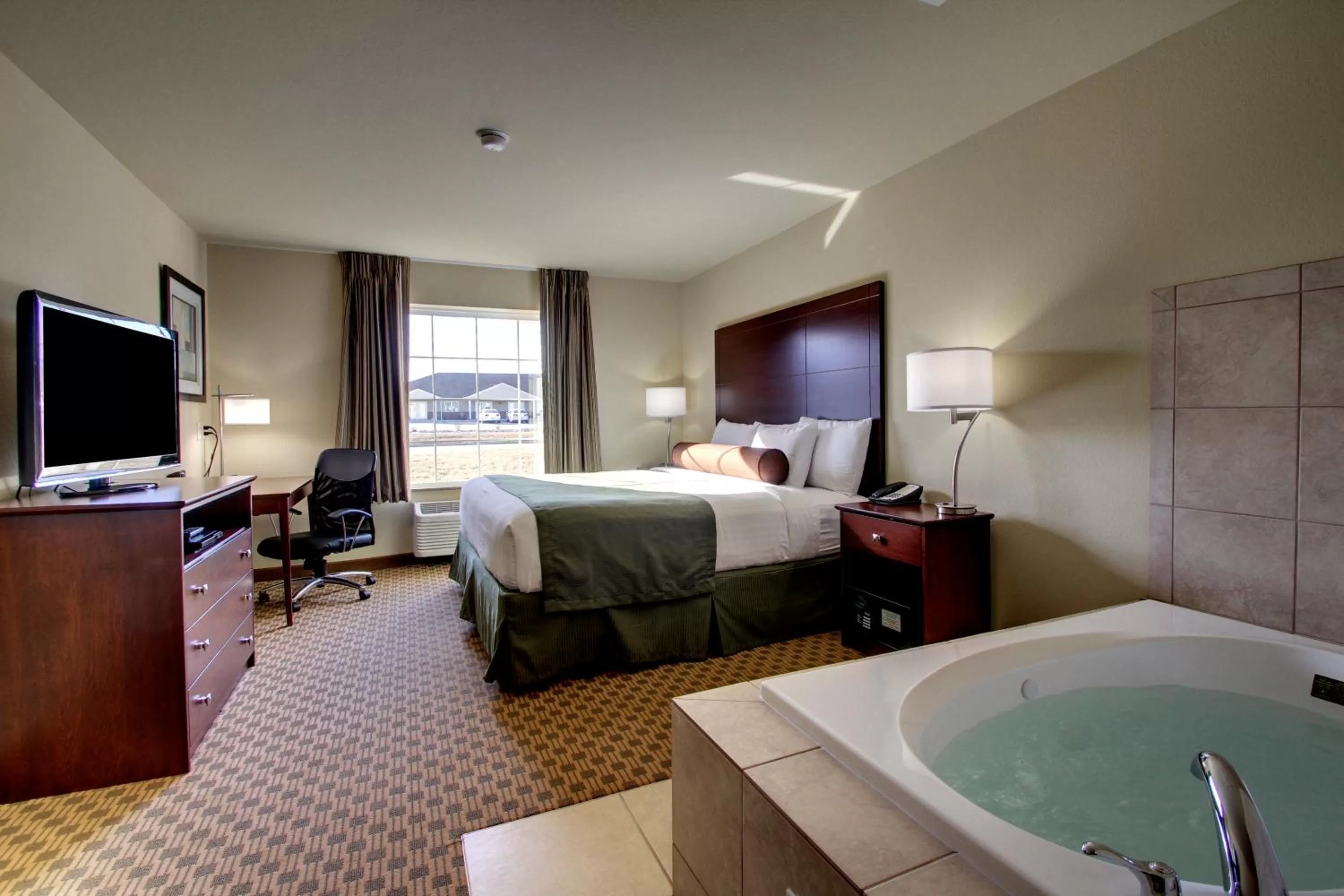 Bedroom, Bed in Cobblestone Inn & Suites - Rugby