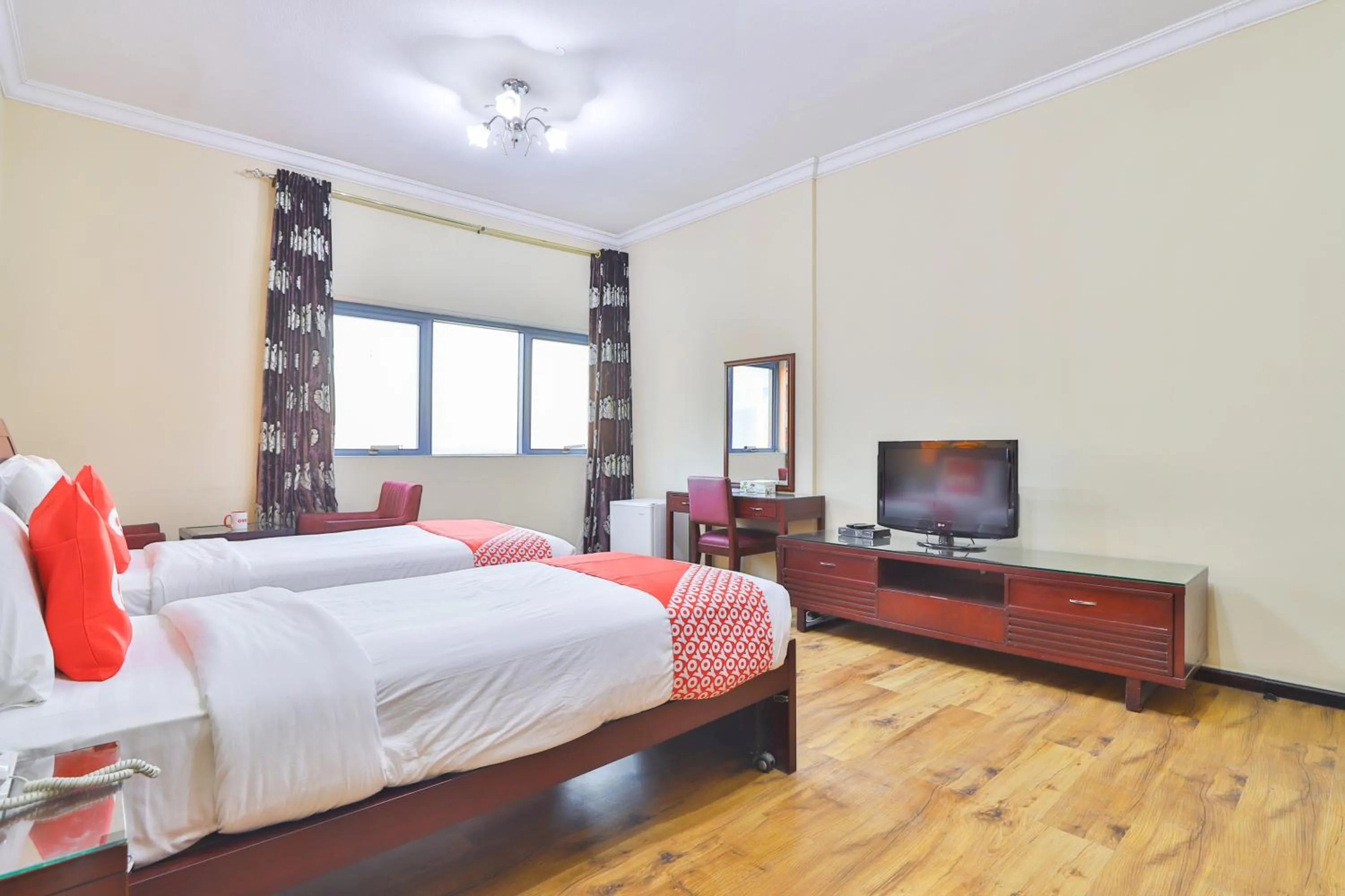 Photo of the whole room, Bed in Grand PJ Hotel