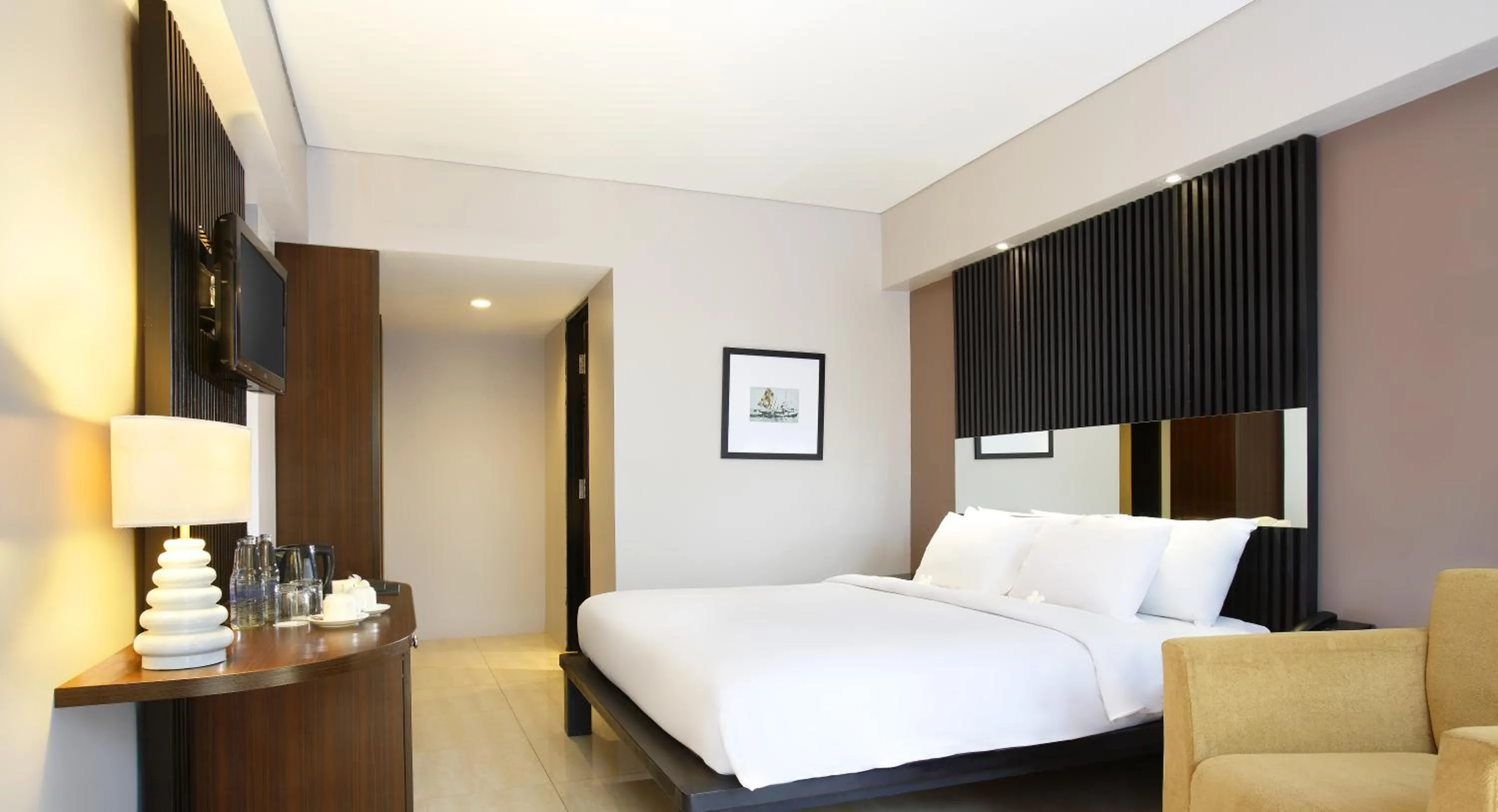 Shower, Bed in Hotel Santika Kuta