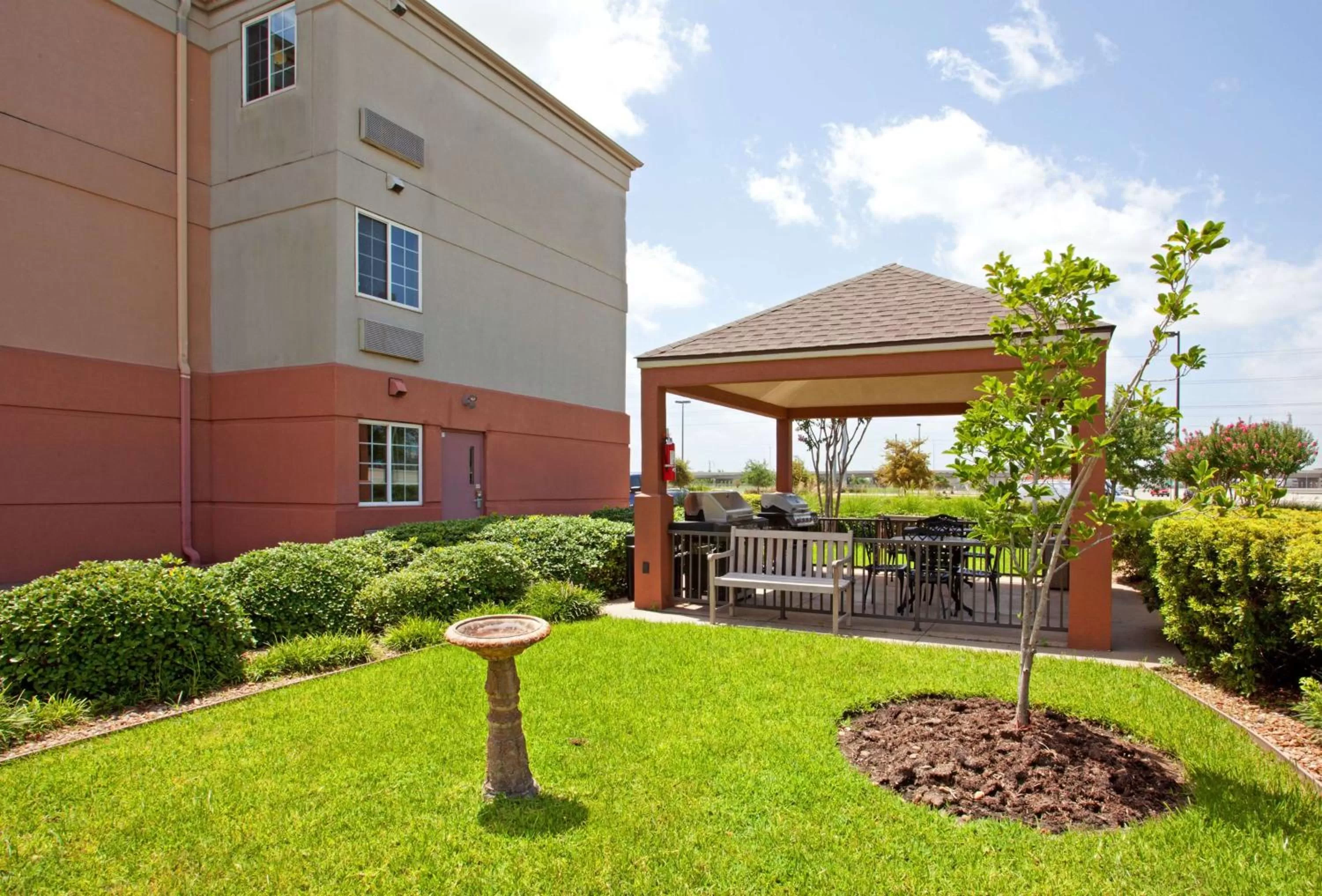Property Building in Sonesta Simply Suites Houston W Beltway
