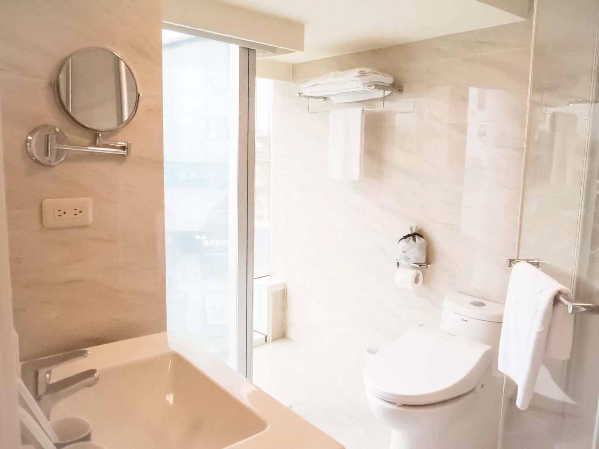 Bathroom in Green Hotel - Tea Way