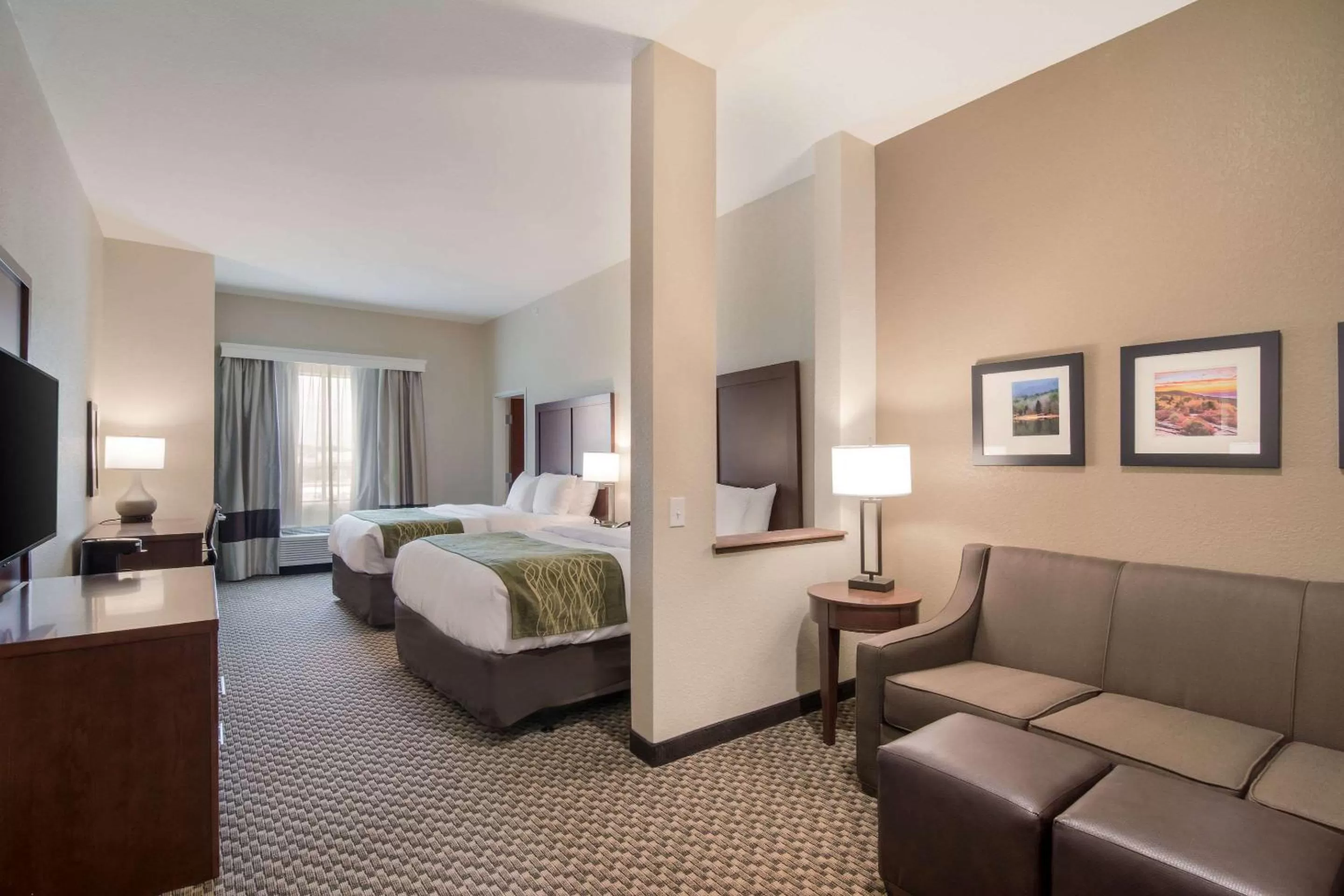 Photo of the whole room, Bed in Comfort Inn & Suites Rock Hill Northeast