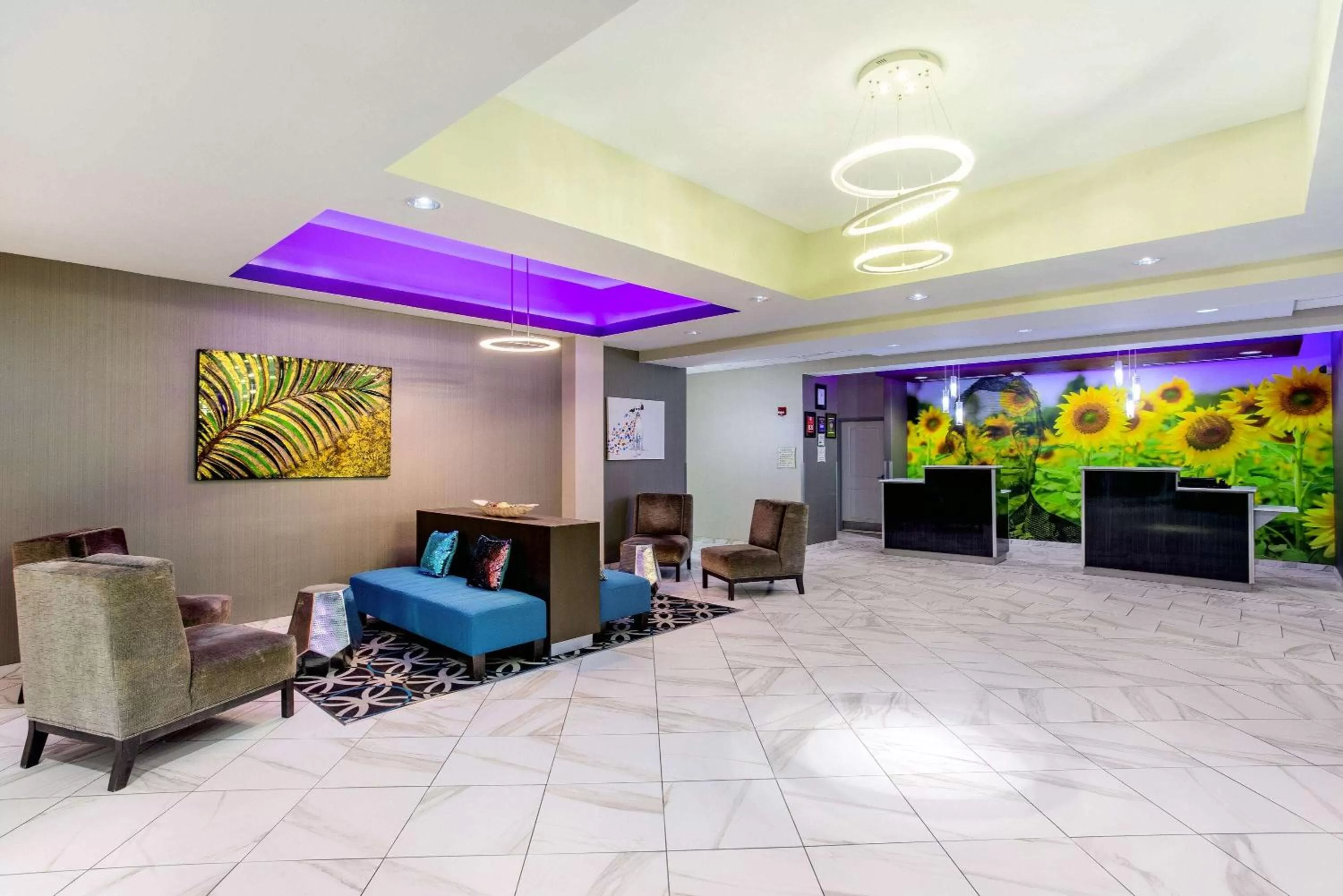 Lobby or reception in La Quinta by Wyndham Springfield IL
