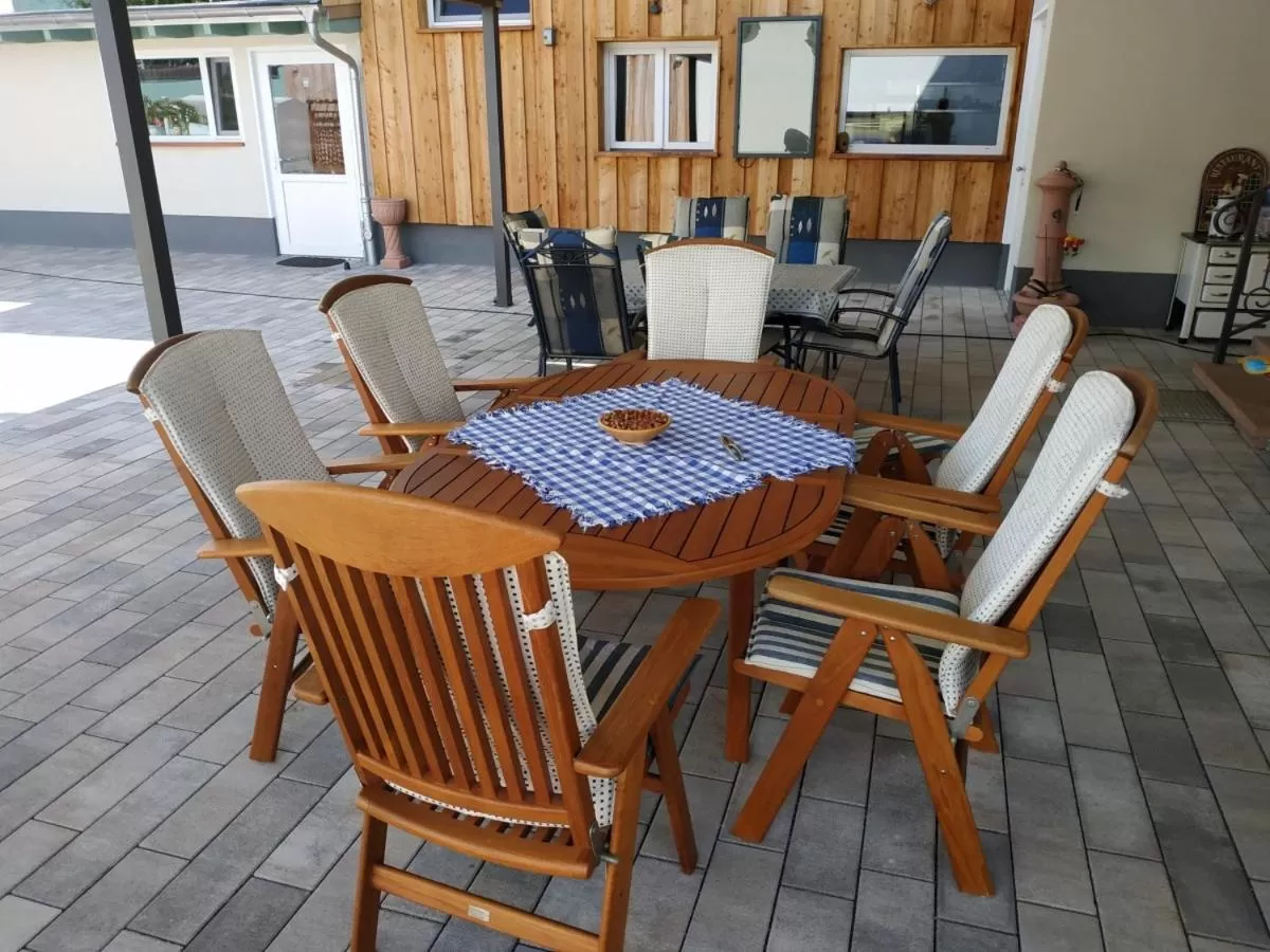 Patio in Hotel Brasserie Chaussee