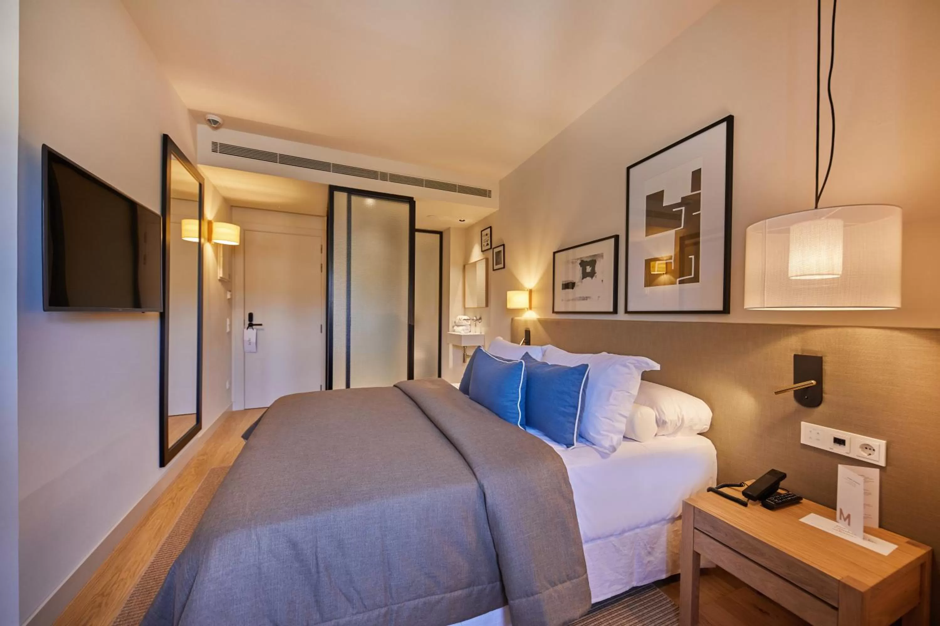 Photo of the whole room, Bed in Mon Boutique Hotel