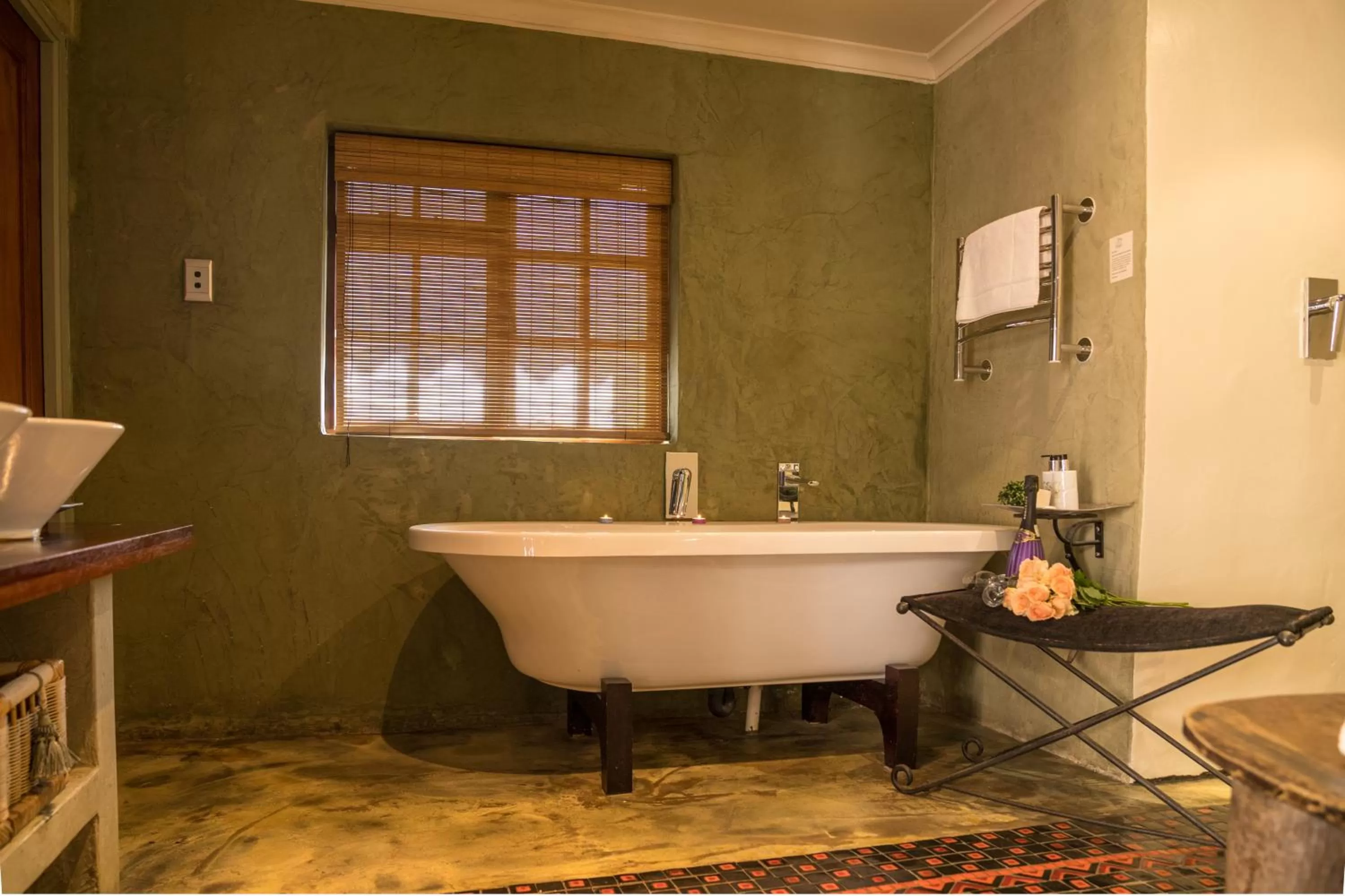 Bathroom in Singa Lodge - Lion Roars Hotels & Lodges