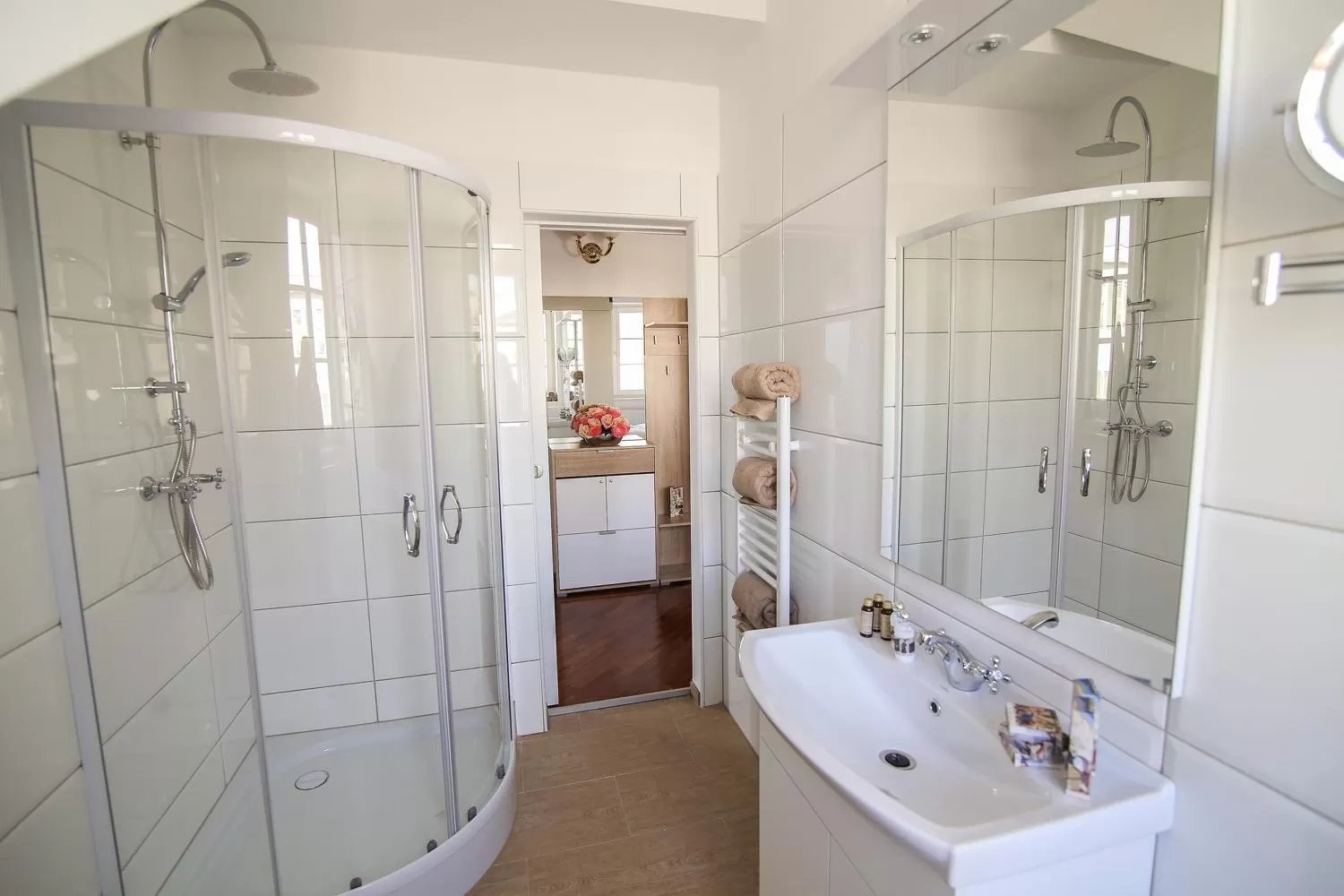 Shower in Hotel Vila Katrca