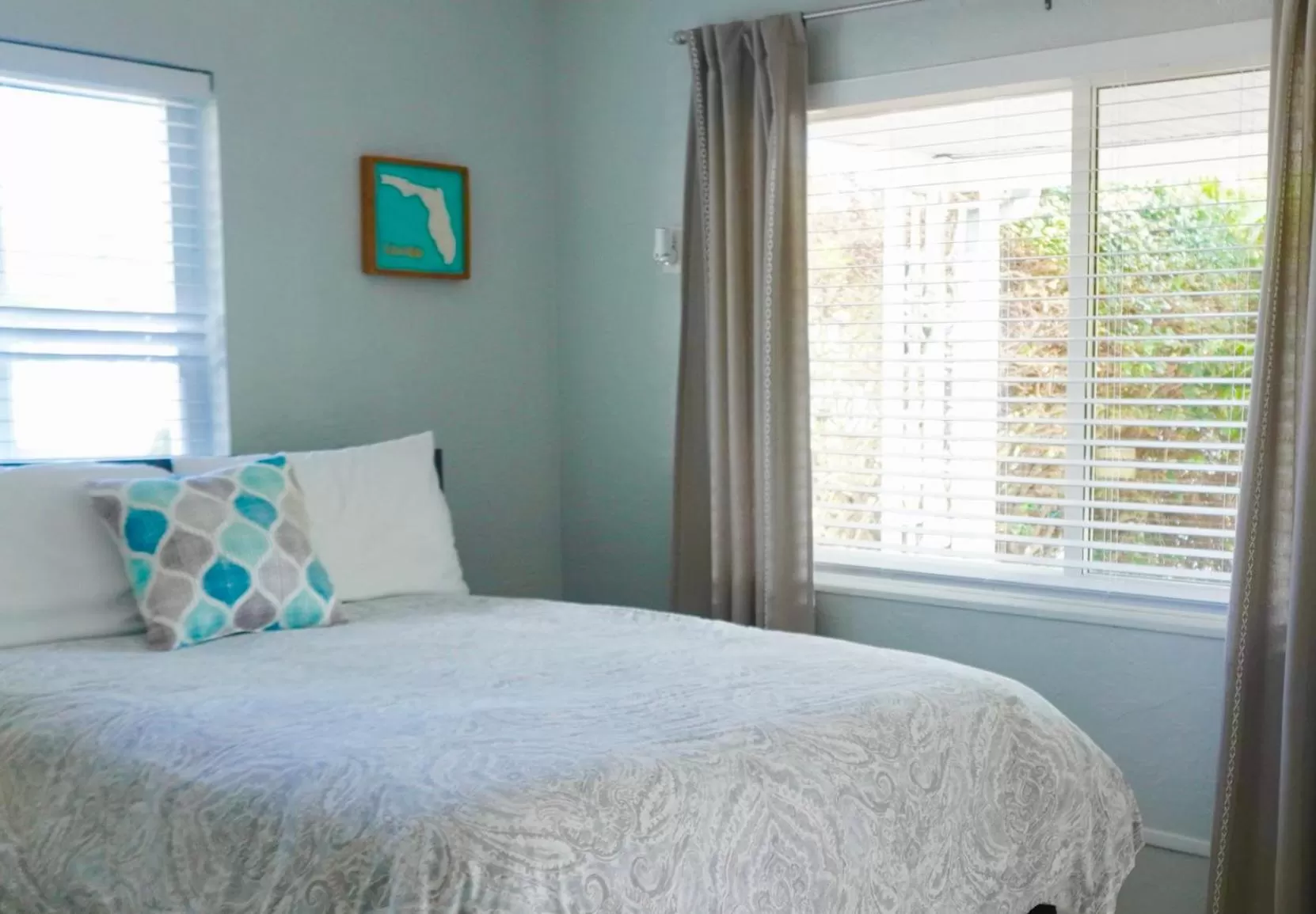 Bed in 4145 By The Sea Inn & Suites