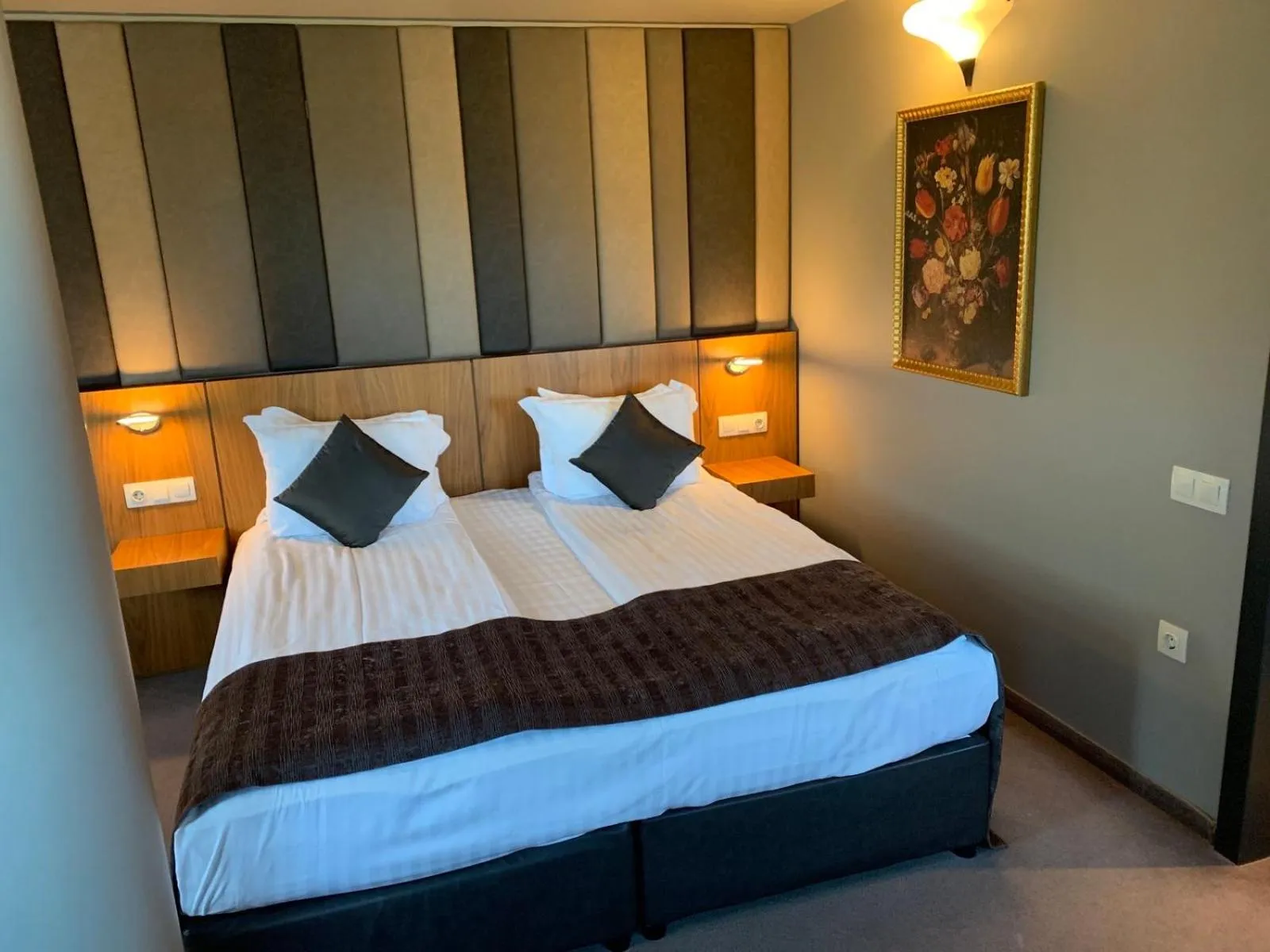 Bed in All Seasons Residence Design Hotel - Free parking