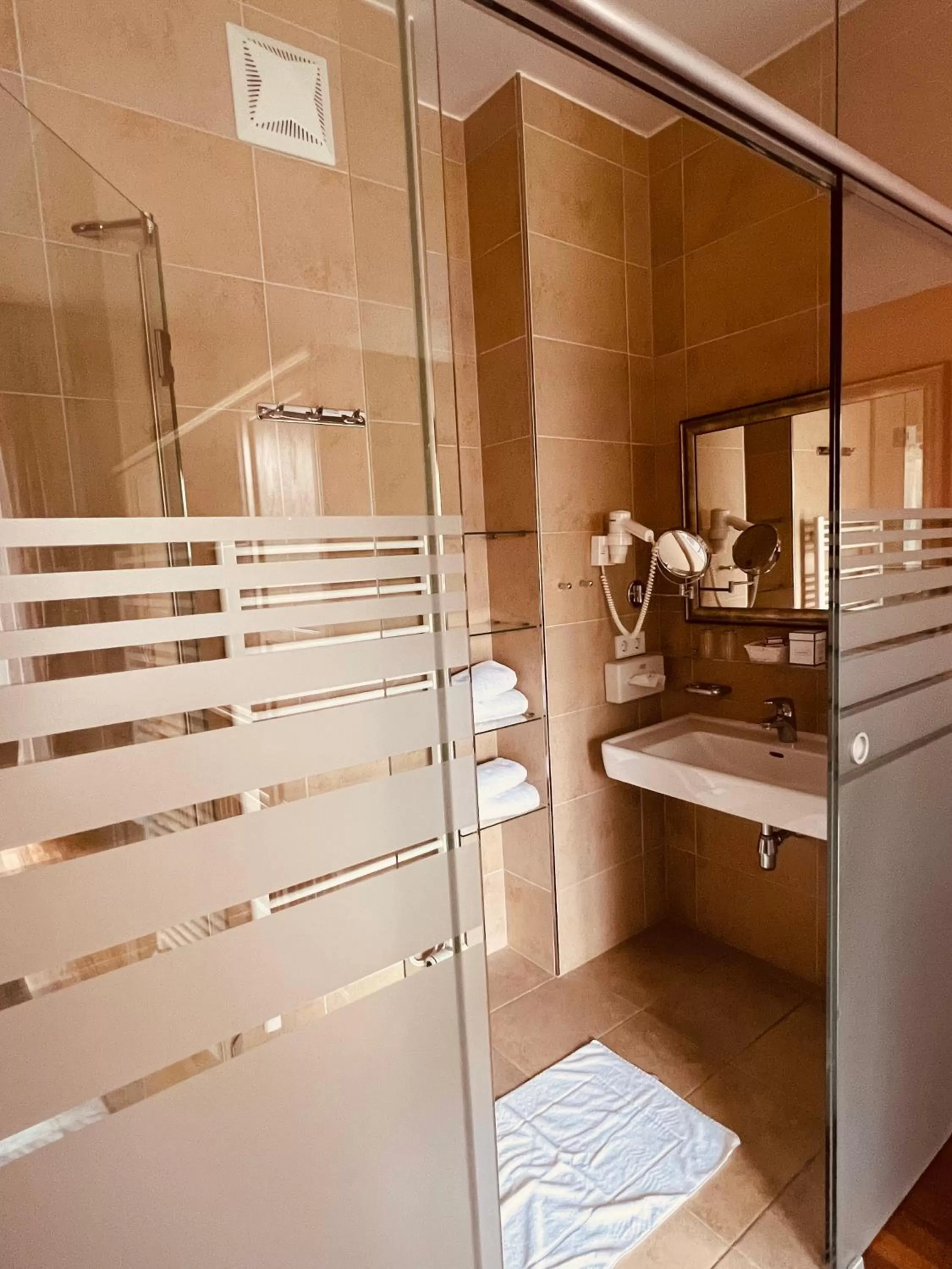 Shower in Hotel Paradiesquelle