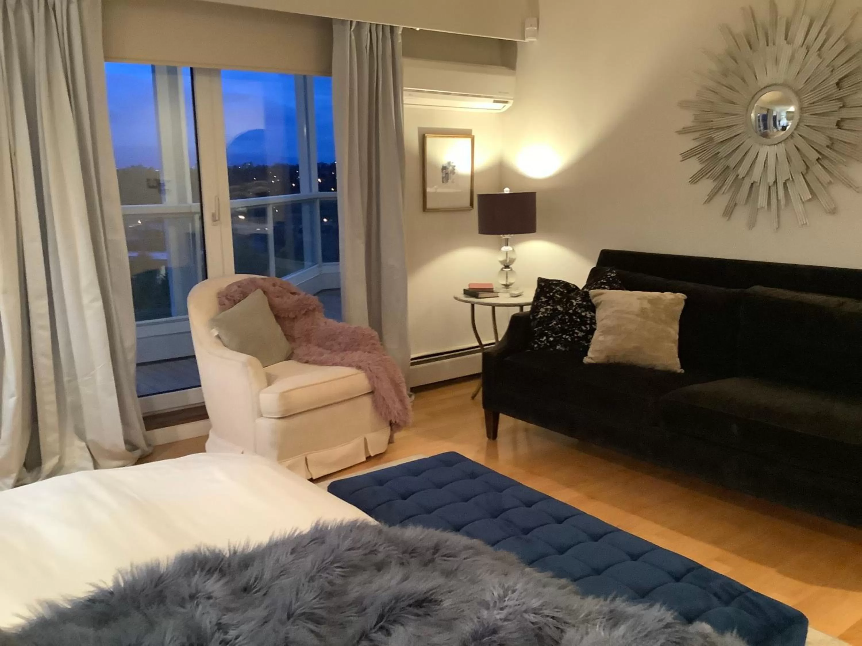 Seating Area in Suite Smart Vancouver