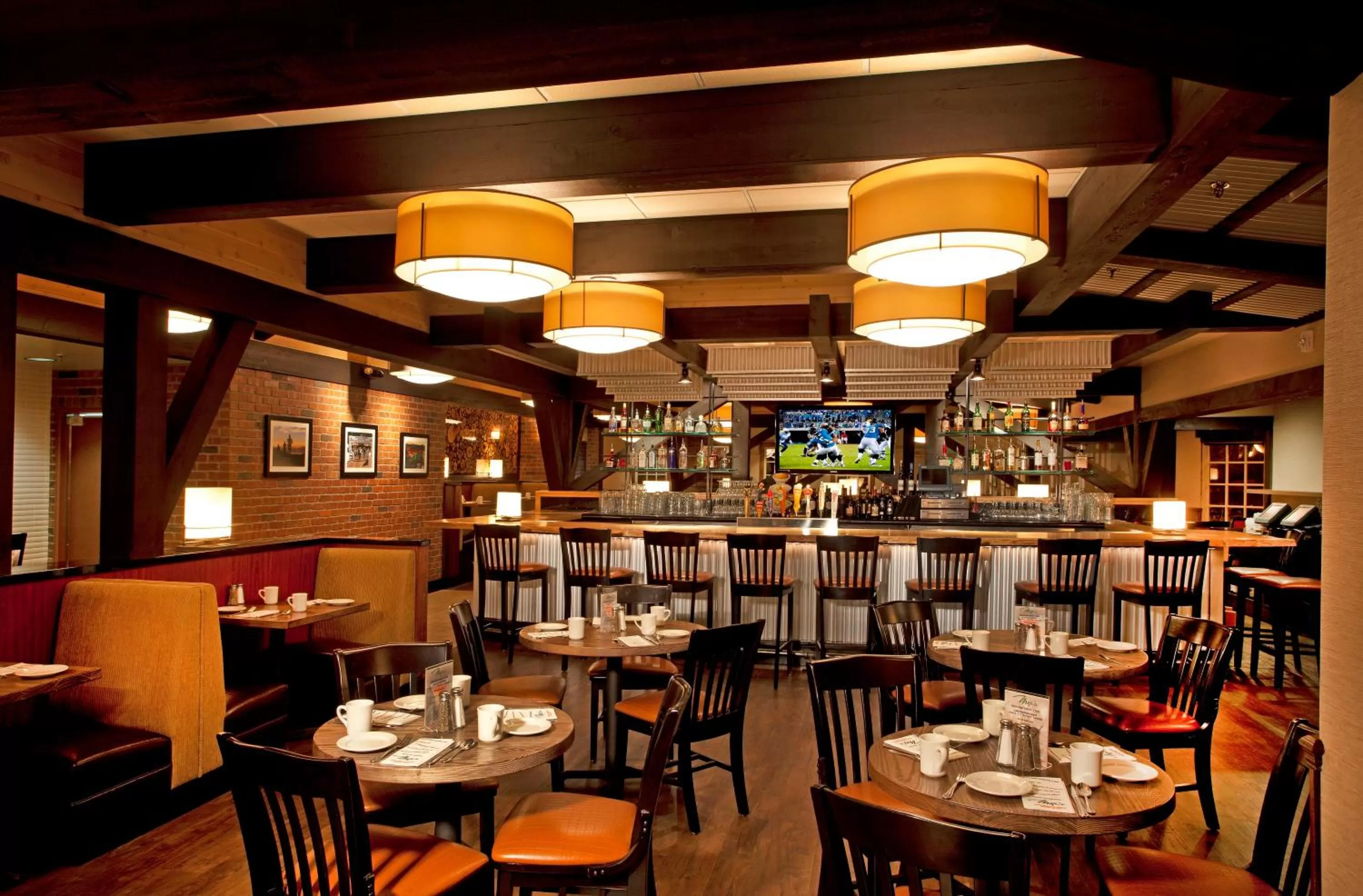 Lounge or bar in Holiday Inn Auburn by IHG