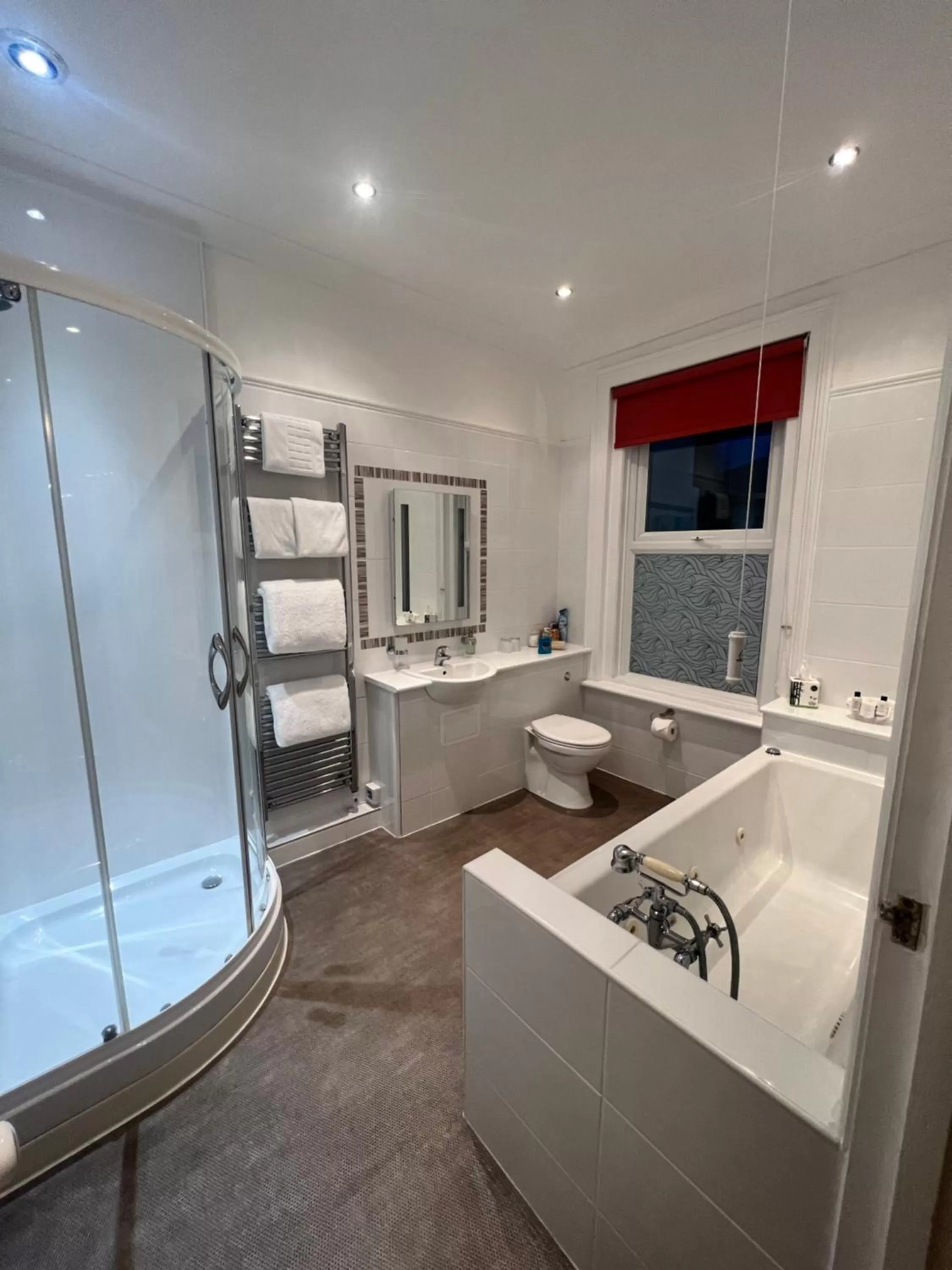 Property building, Bathroom in Birkdale Guest House