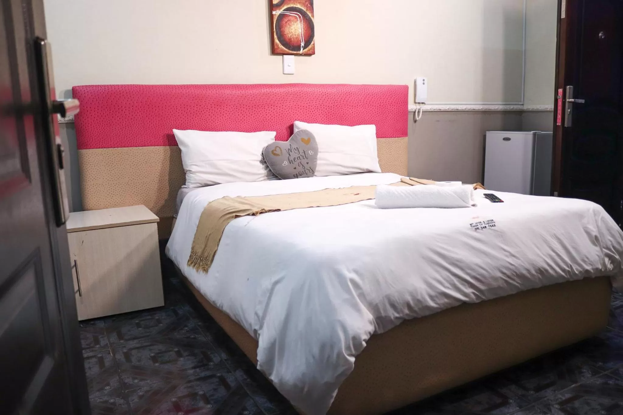 Bed in Gold Crown International Hotel Johannesburg