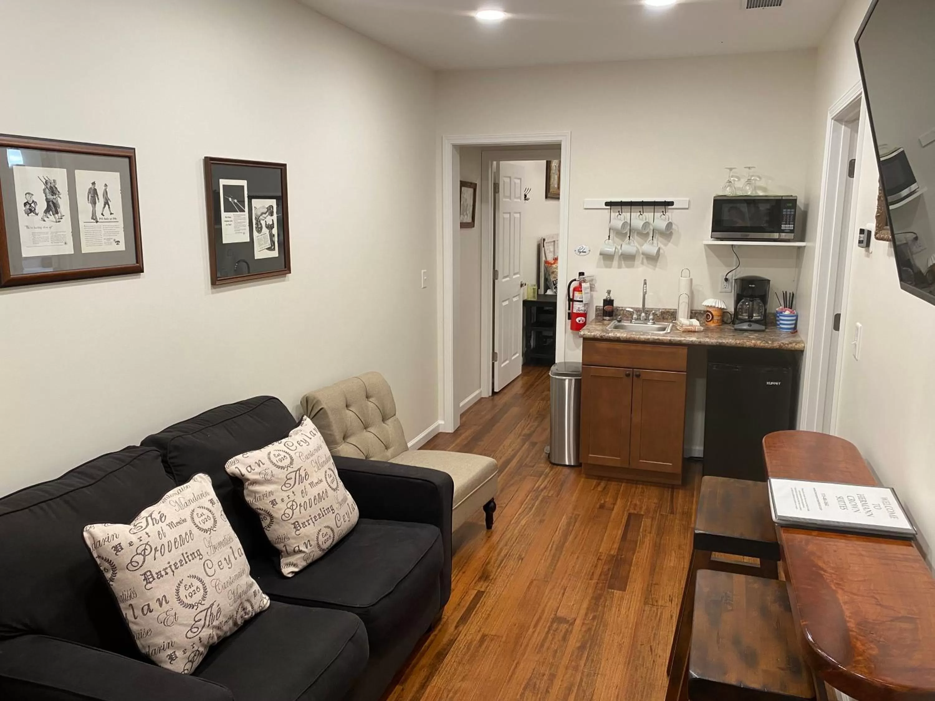 Large Double Room in Hermann Crown Suites