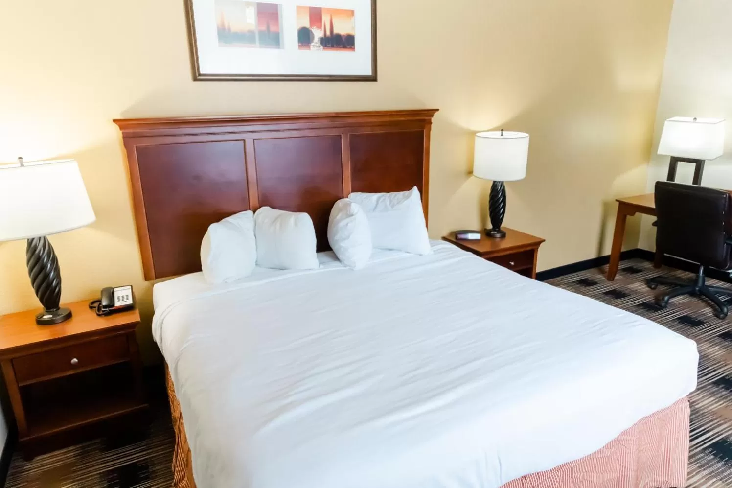 Bed in Country Inn & Suites by Radisson, Helen, GA