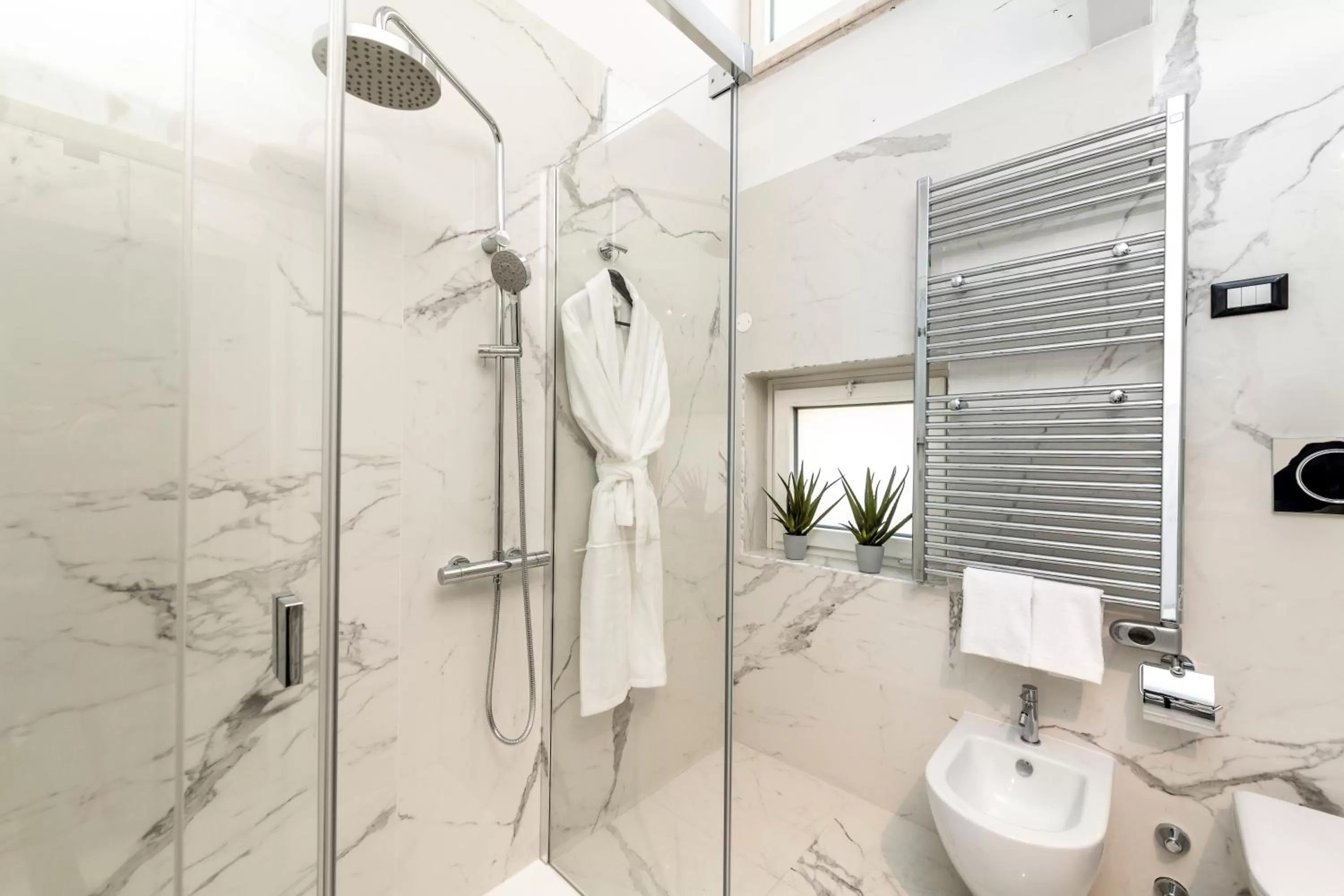 Bathroom in Hotel La Ville Rome