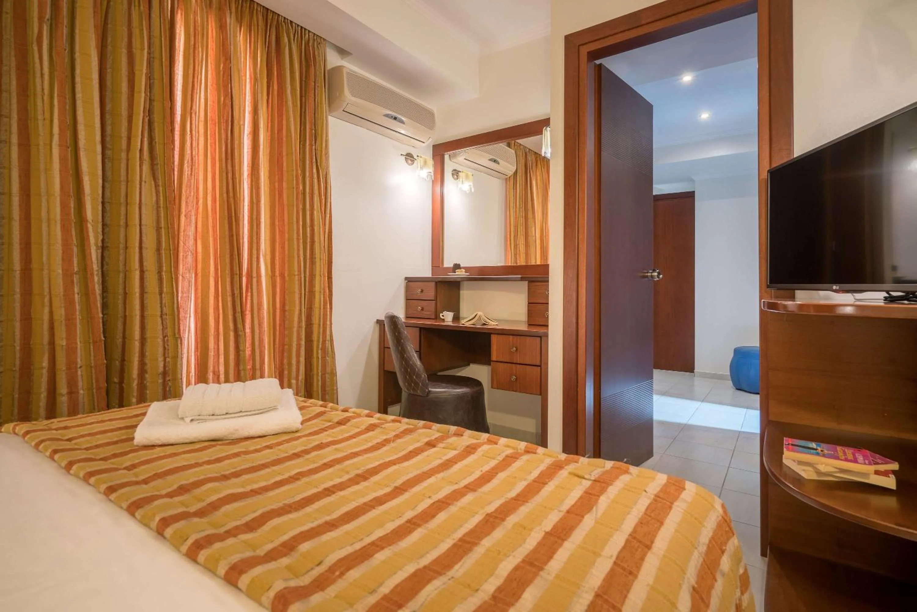 Bedroom, Bed in Galaxy Beach Resort BW Premier Collection