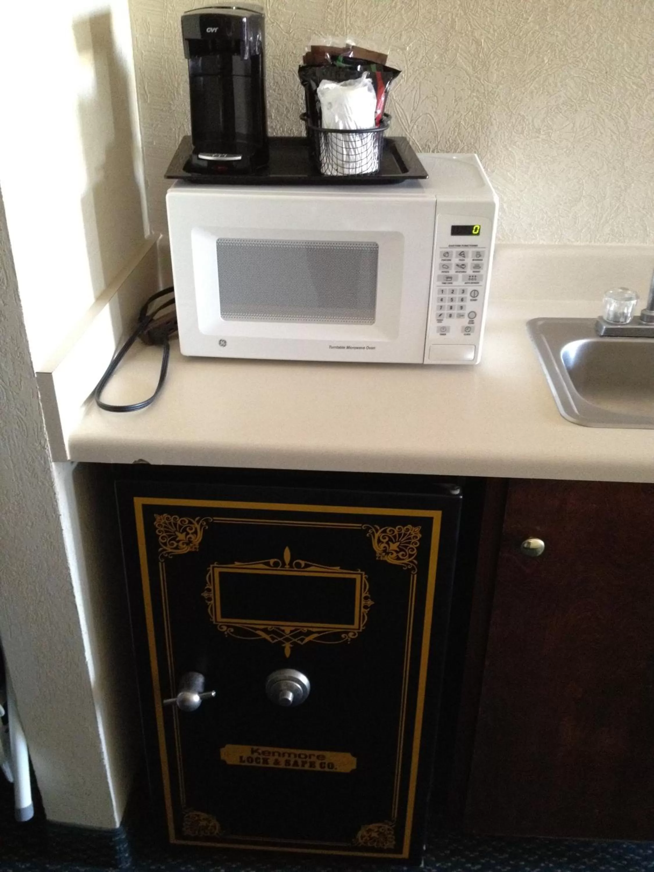 Kitchen or kitchenette in Baymont by Wyndham Midland Airport